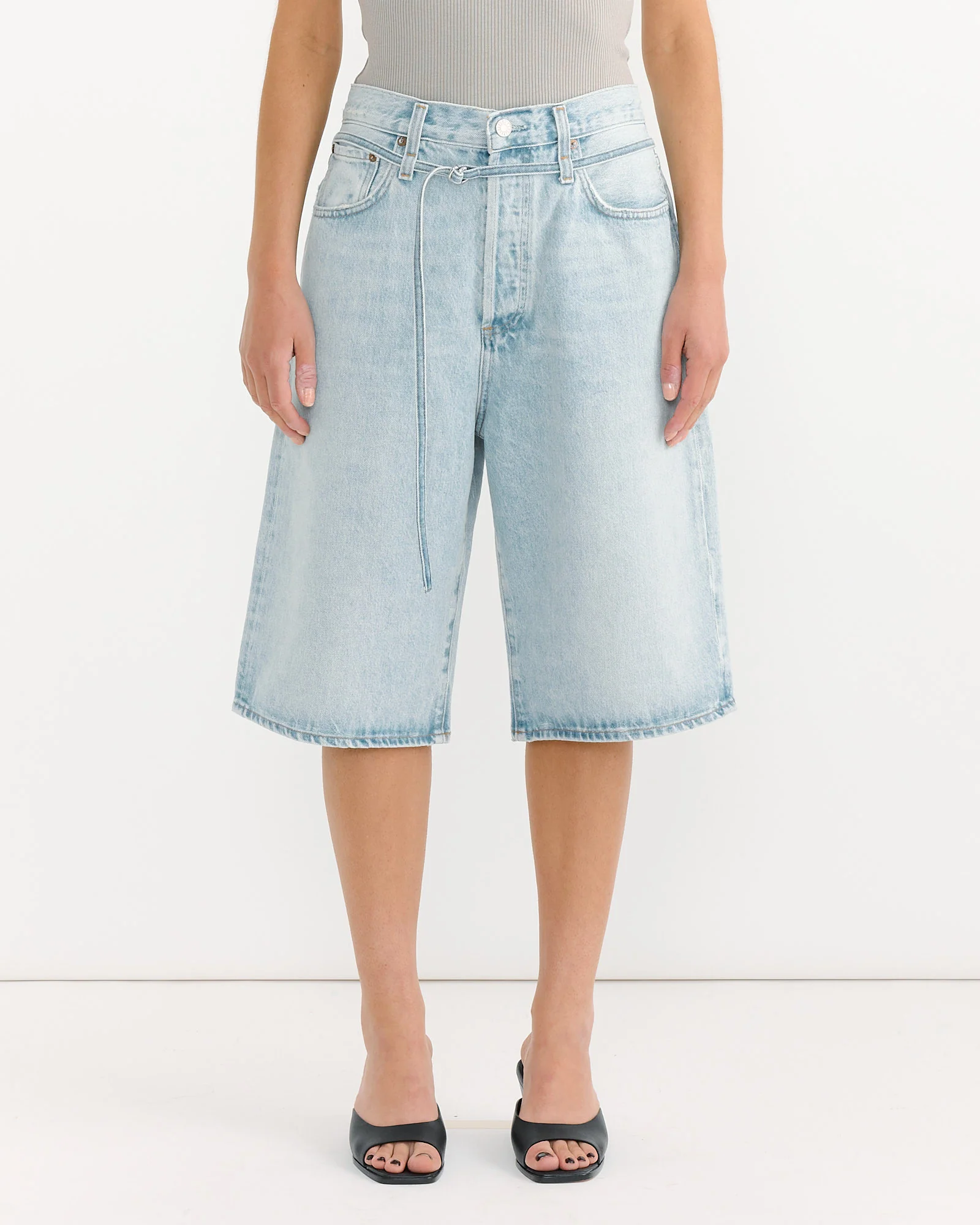 Emmi Short in Replica