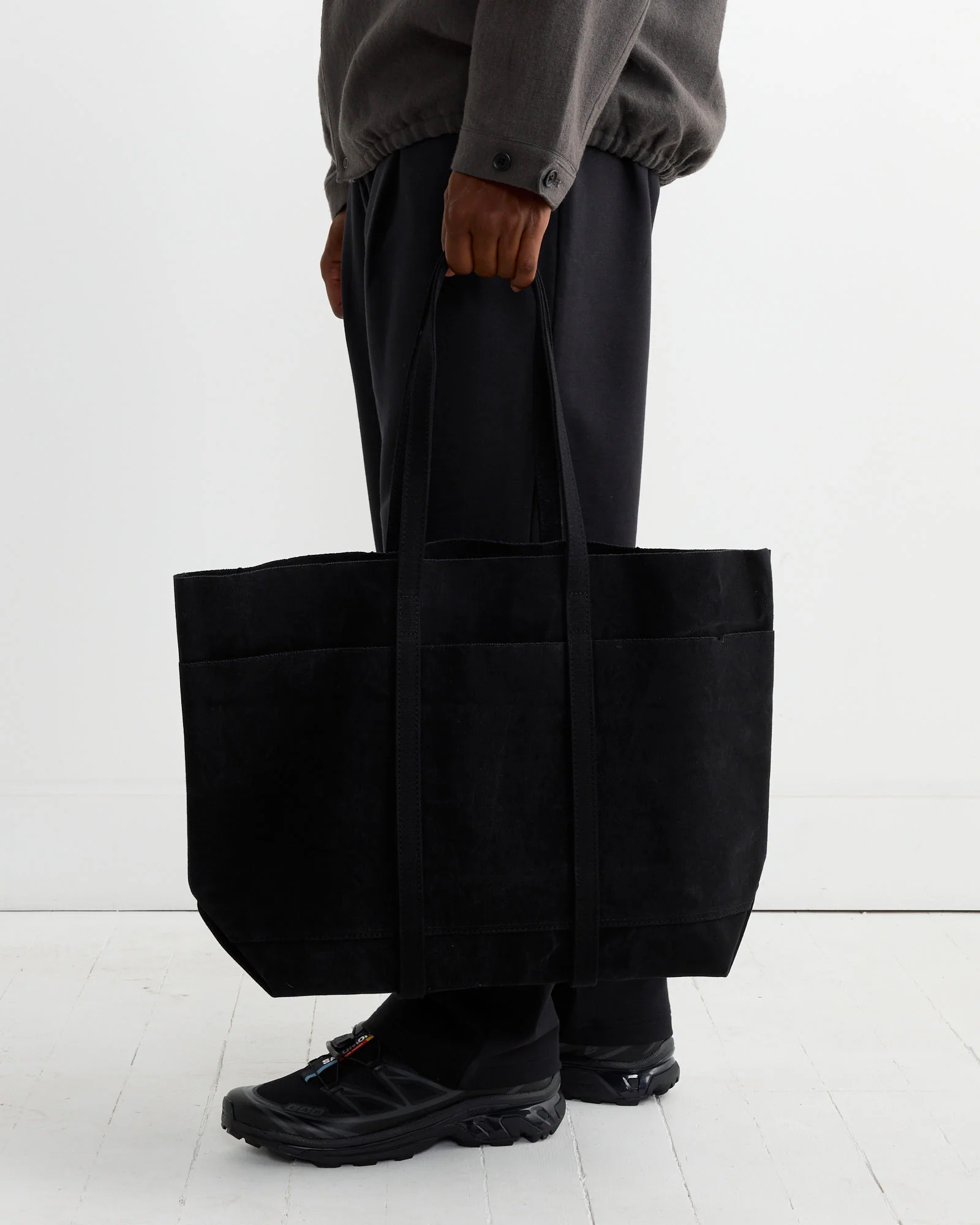 Washed Canvas 6 Pockets Tote in Black - Image 2