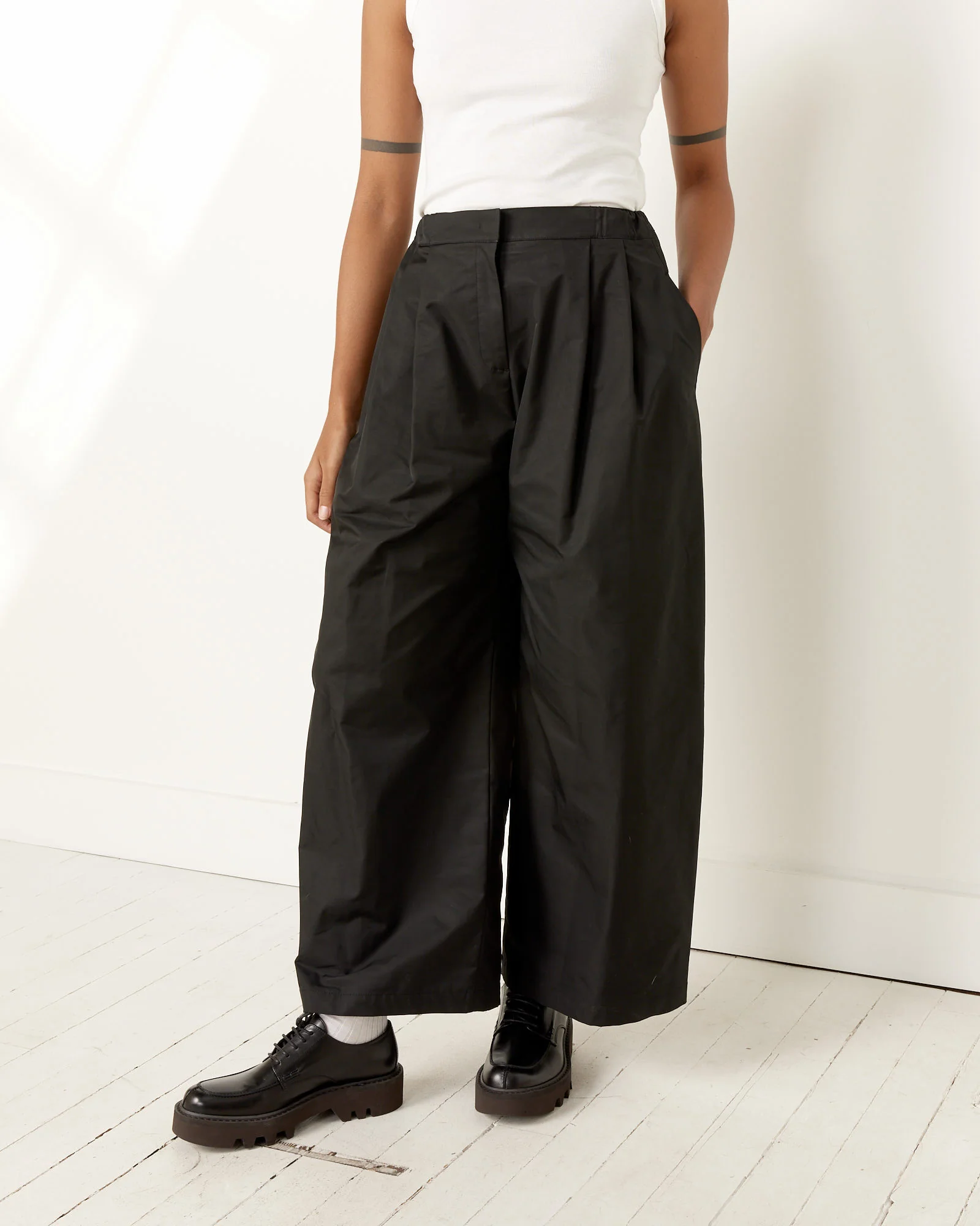 Two Tuck Balloon Pants - Image 4