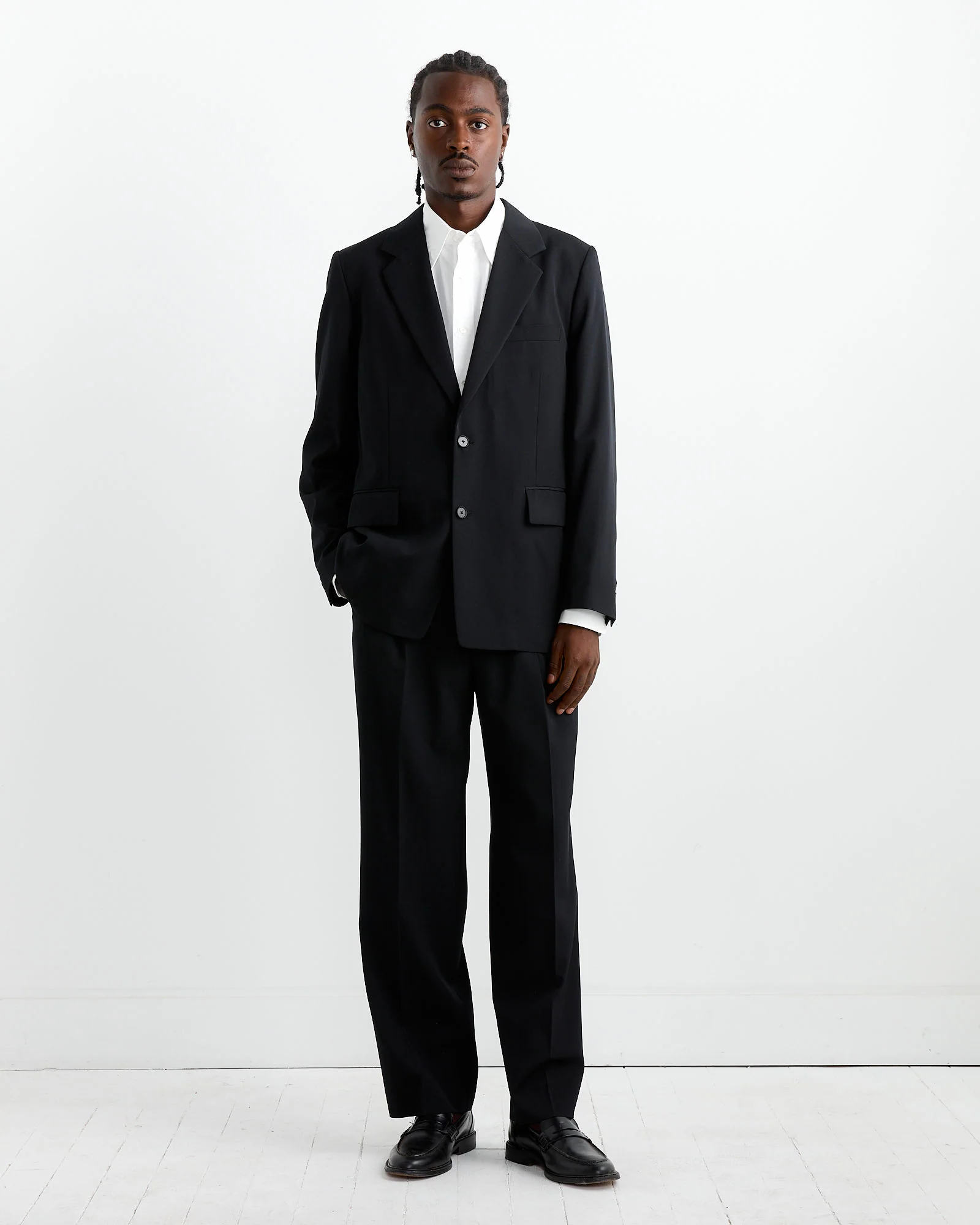 Light Wool Gabardine Two Tuck Trouser in Top Black - Image 2