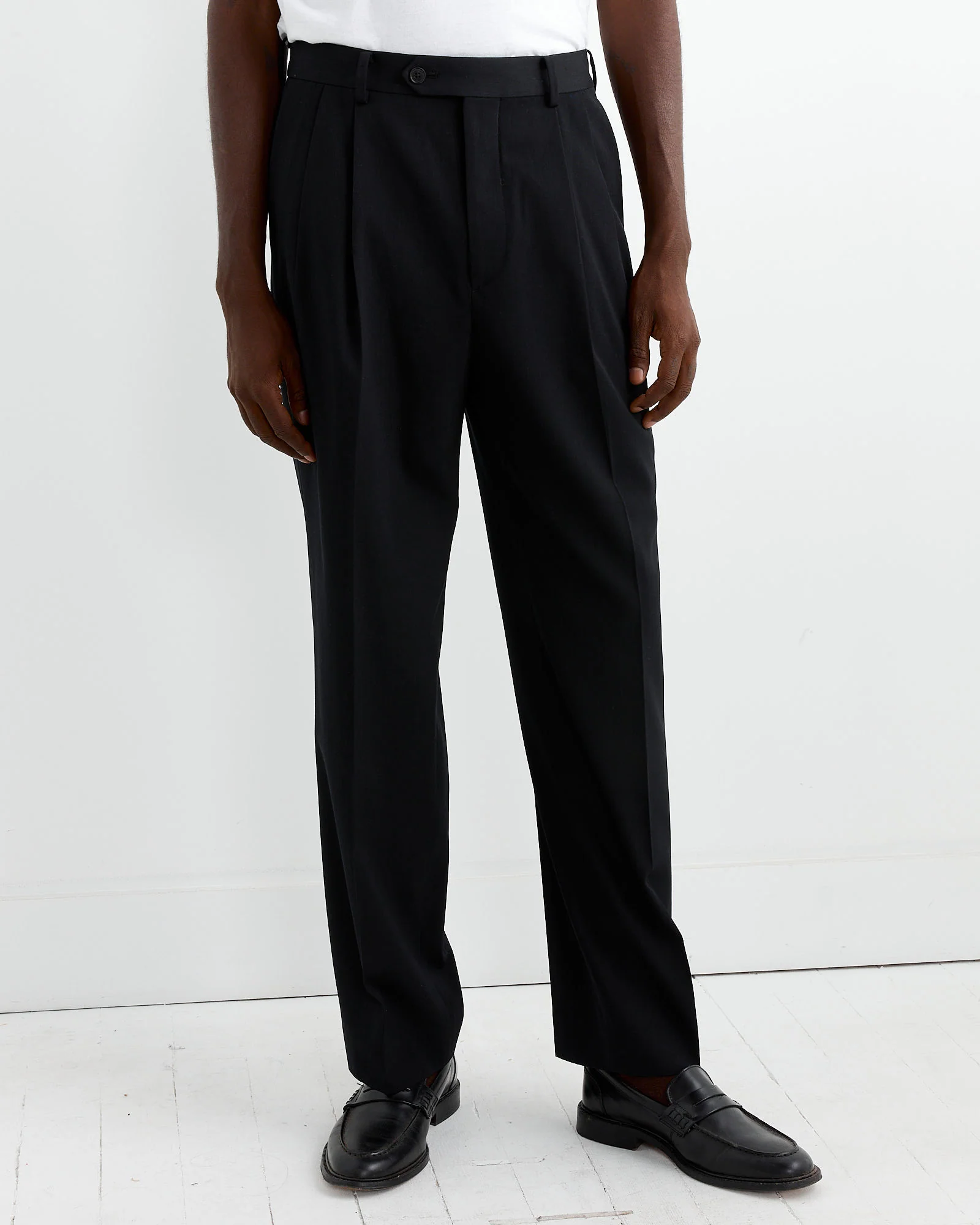 Light Wool Gabardine Two Tuck Trouser in Top Black - Image 3