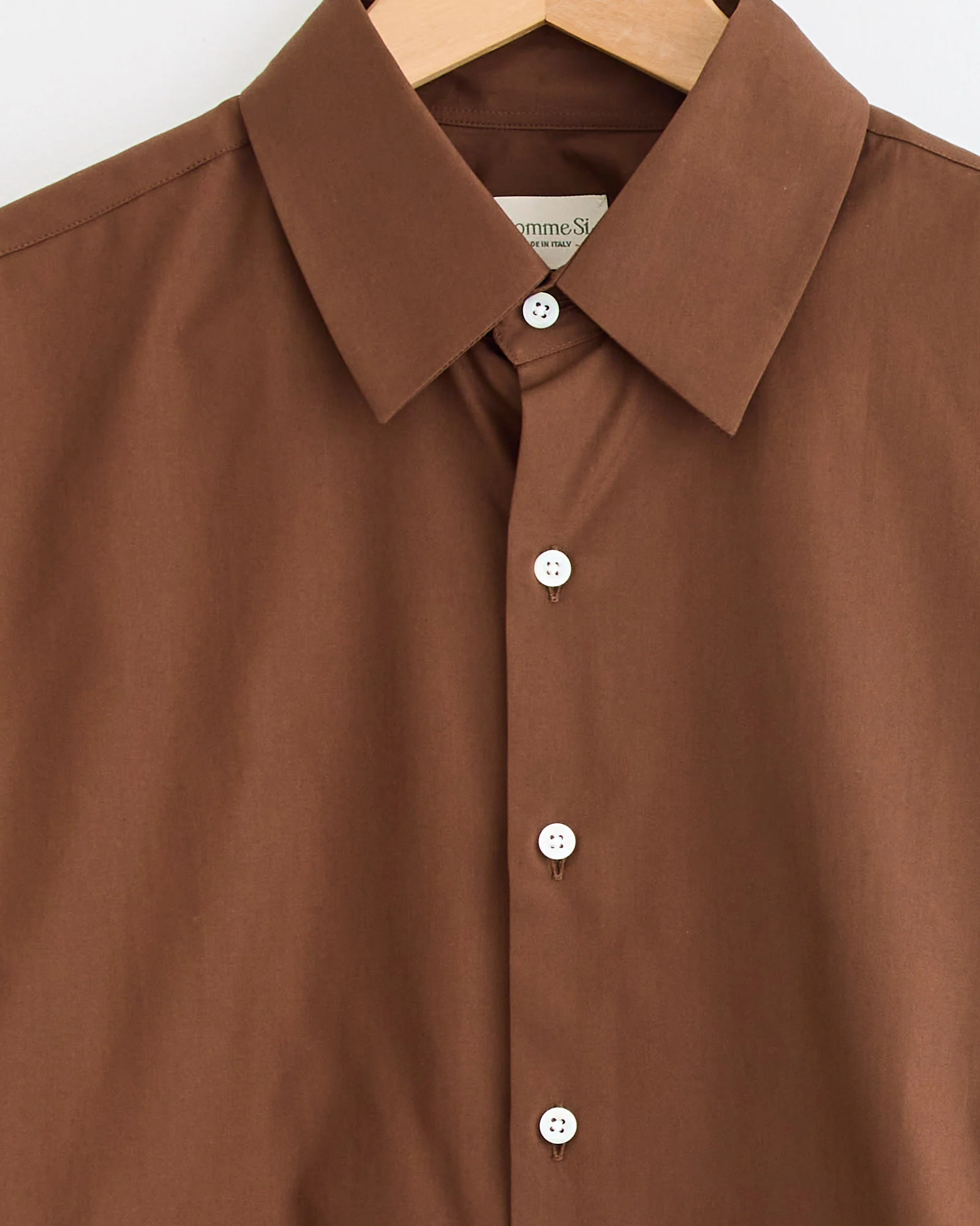 La Shirt Classica in Brown - Image 2