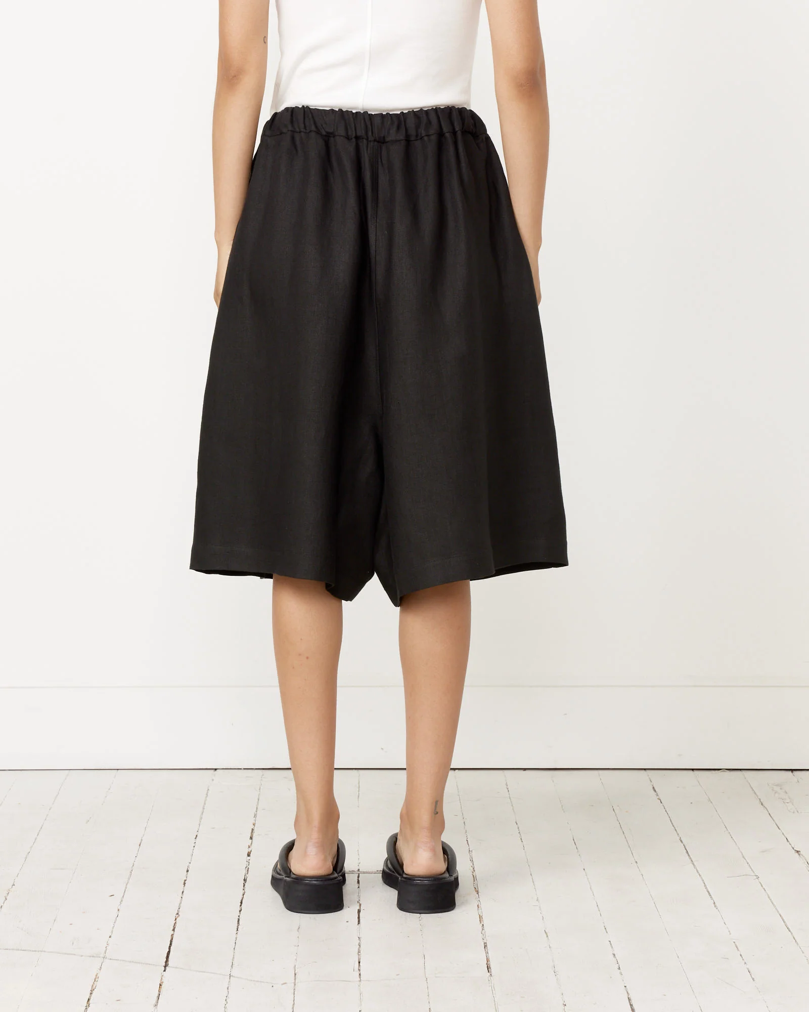 Linen Maxi Bermuda in Black - Image 5