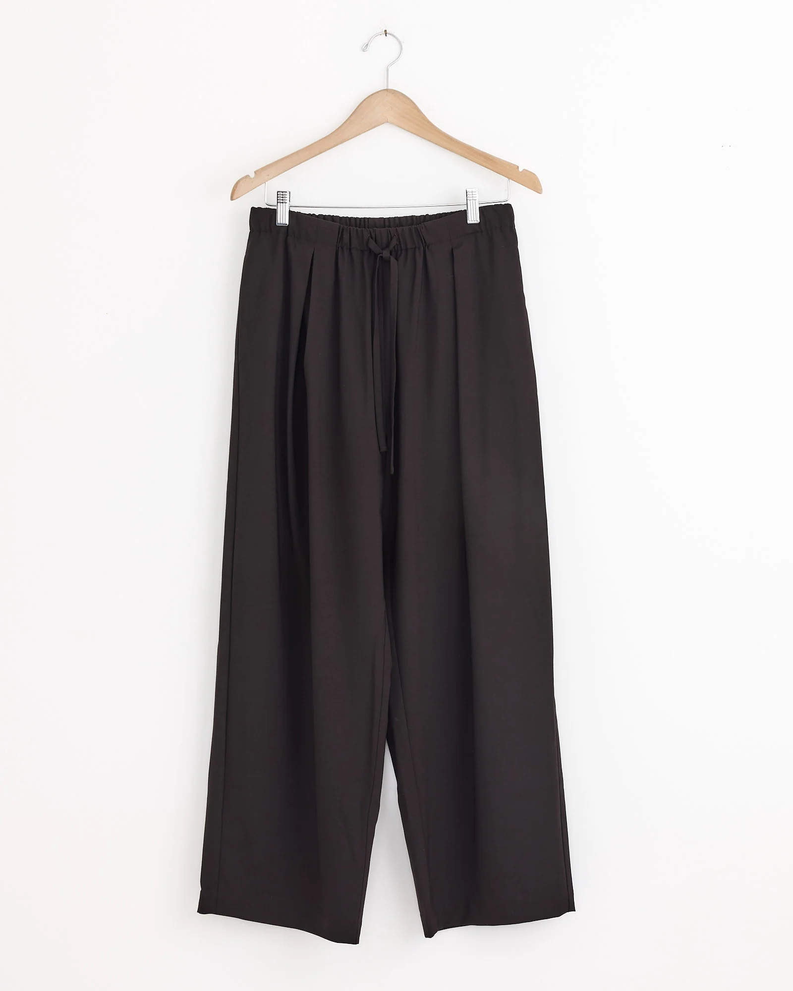 Relaxed Pleated Pant in Dark Brown