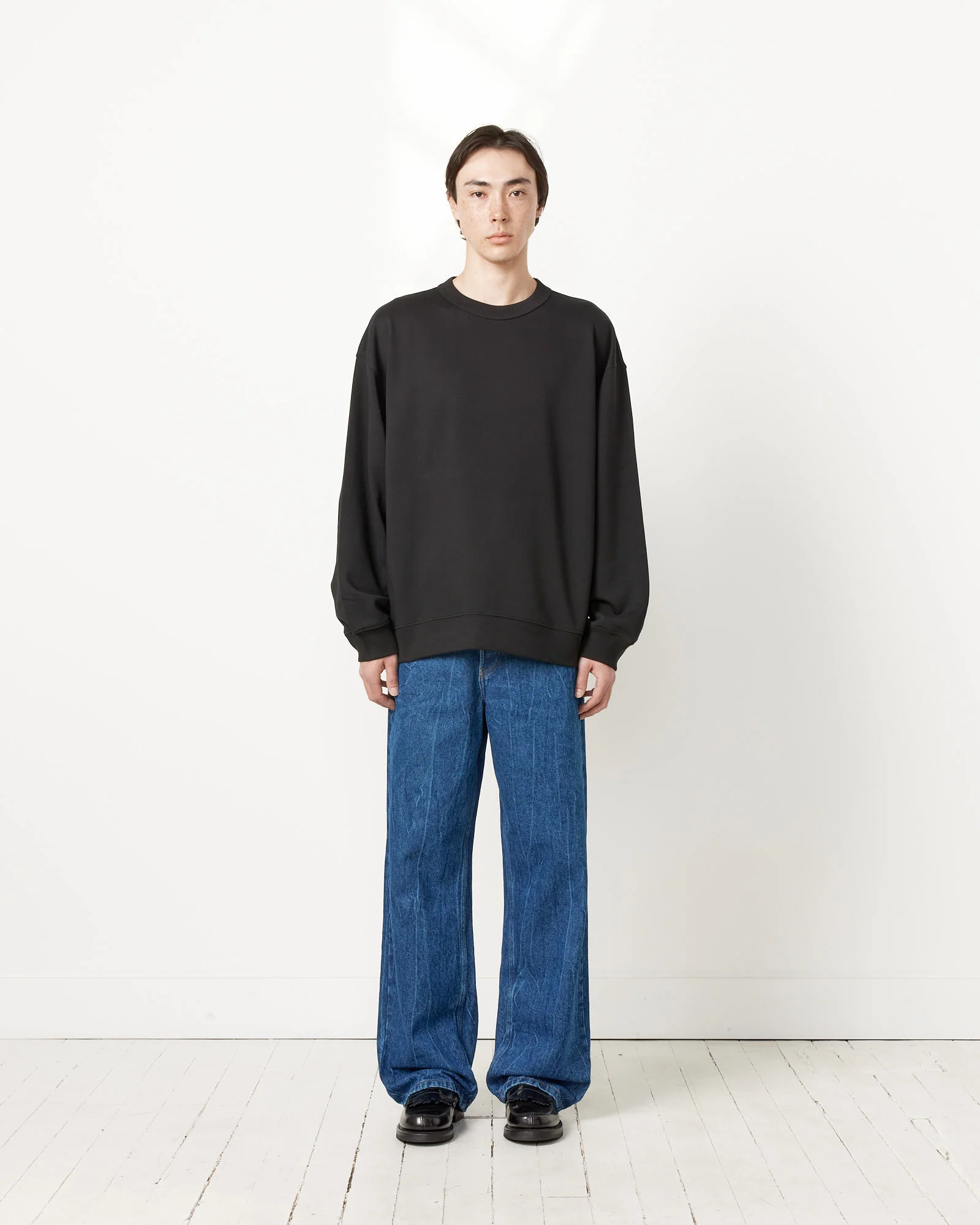 Oversized Sweatshirt in Black - Image 2