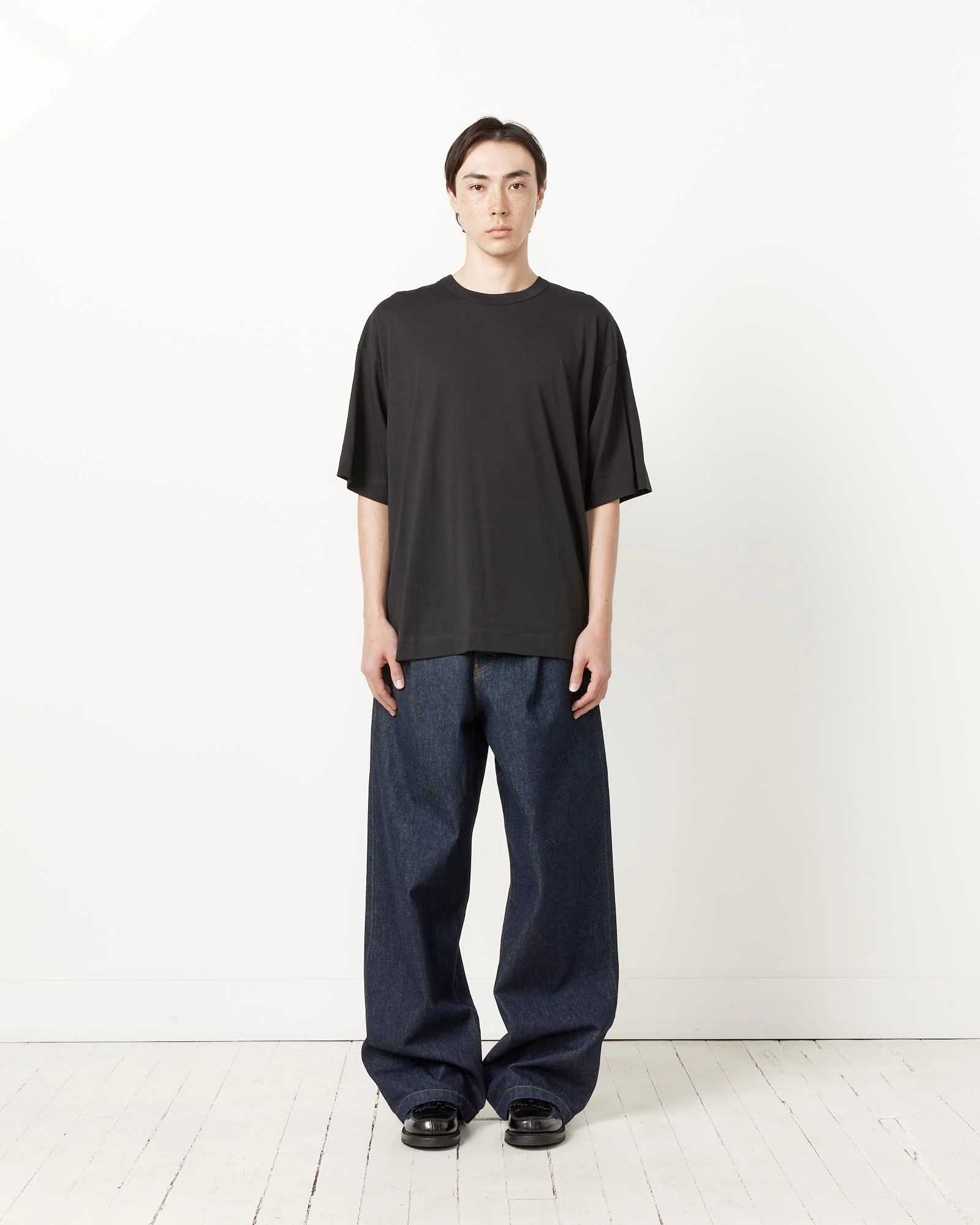 Oversized T-Shirt in Black - Image 2