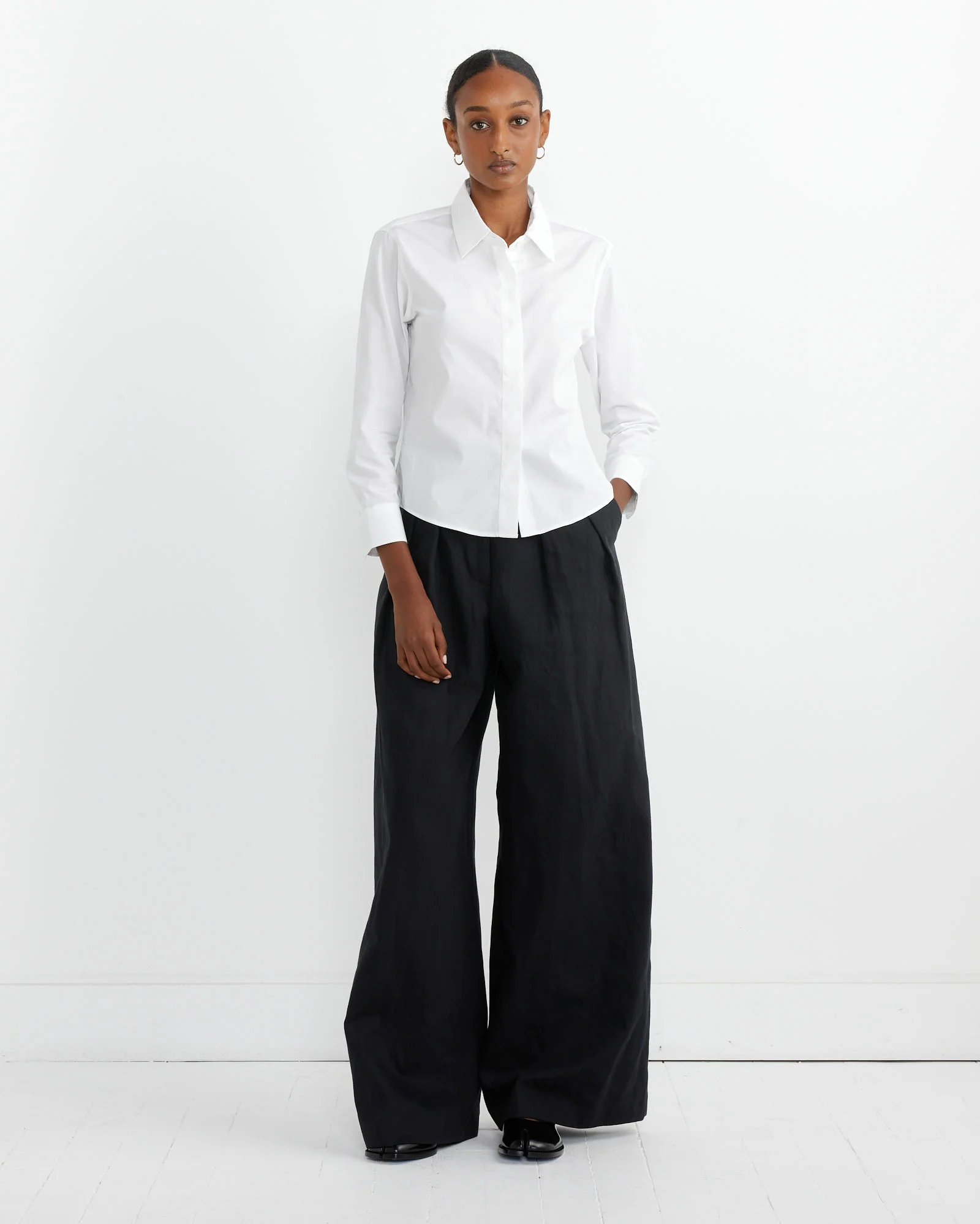 Pleated Wide-Leg Pants in Black - Image 2