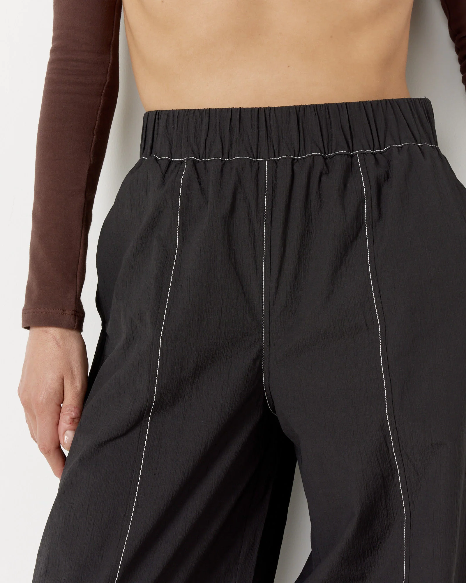 Elasticated Curve Pant in Black - Image 3