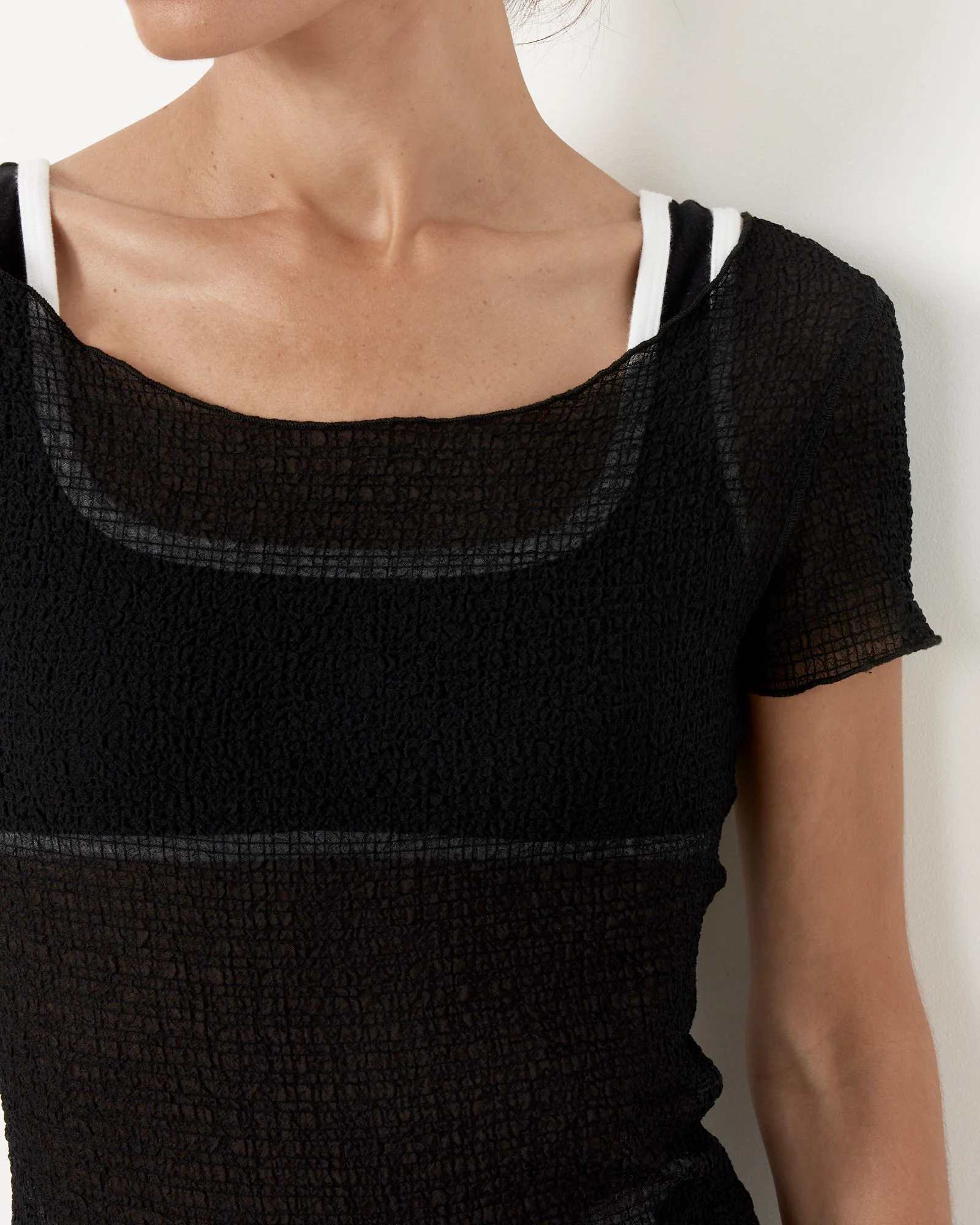 Crinkle Fresa Tee in Black - Image 4