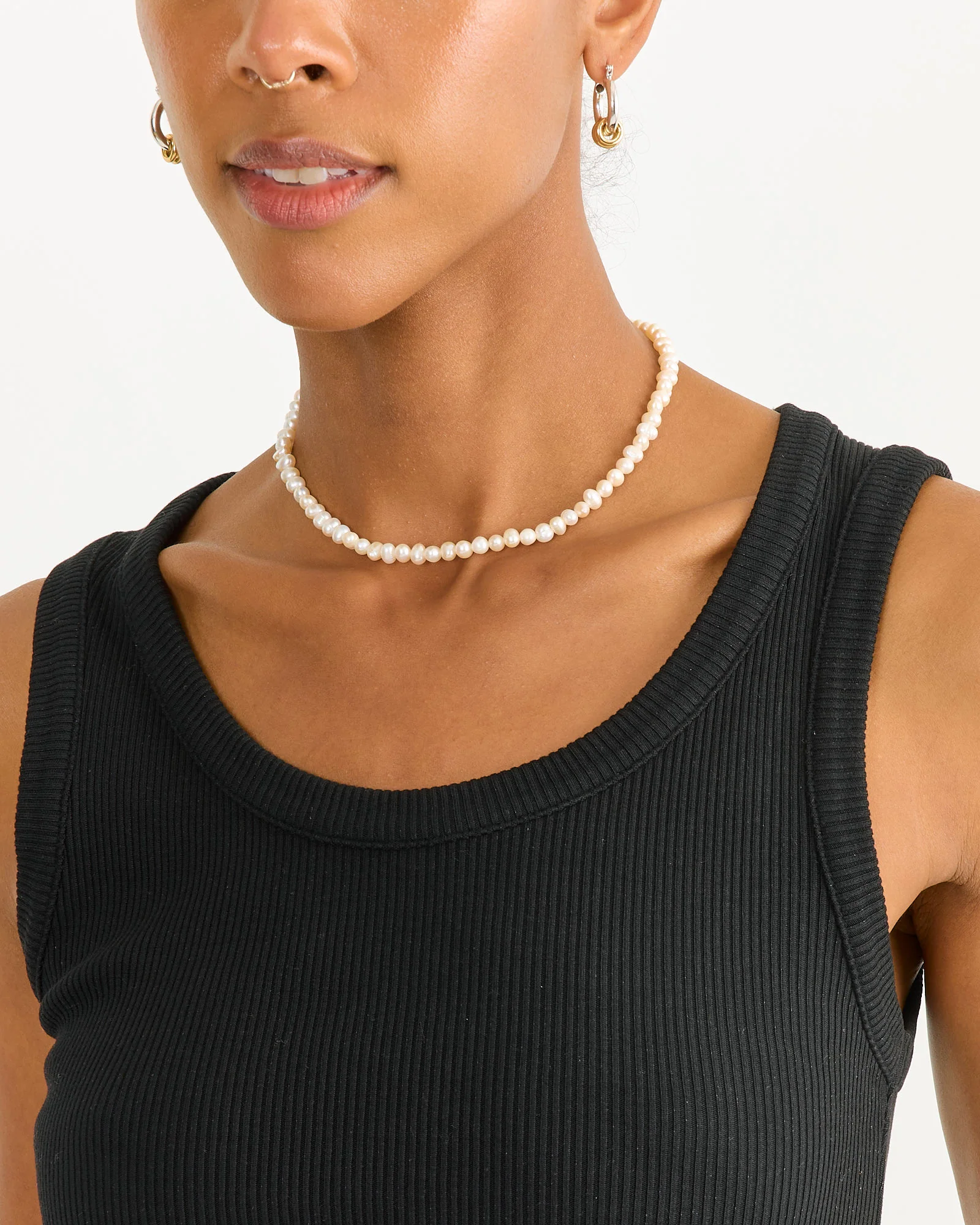Betty Pearl Necklace in Ivory/Gold - Image 2