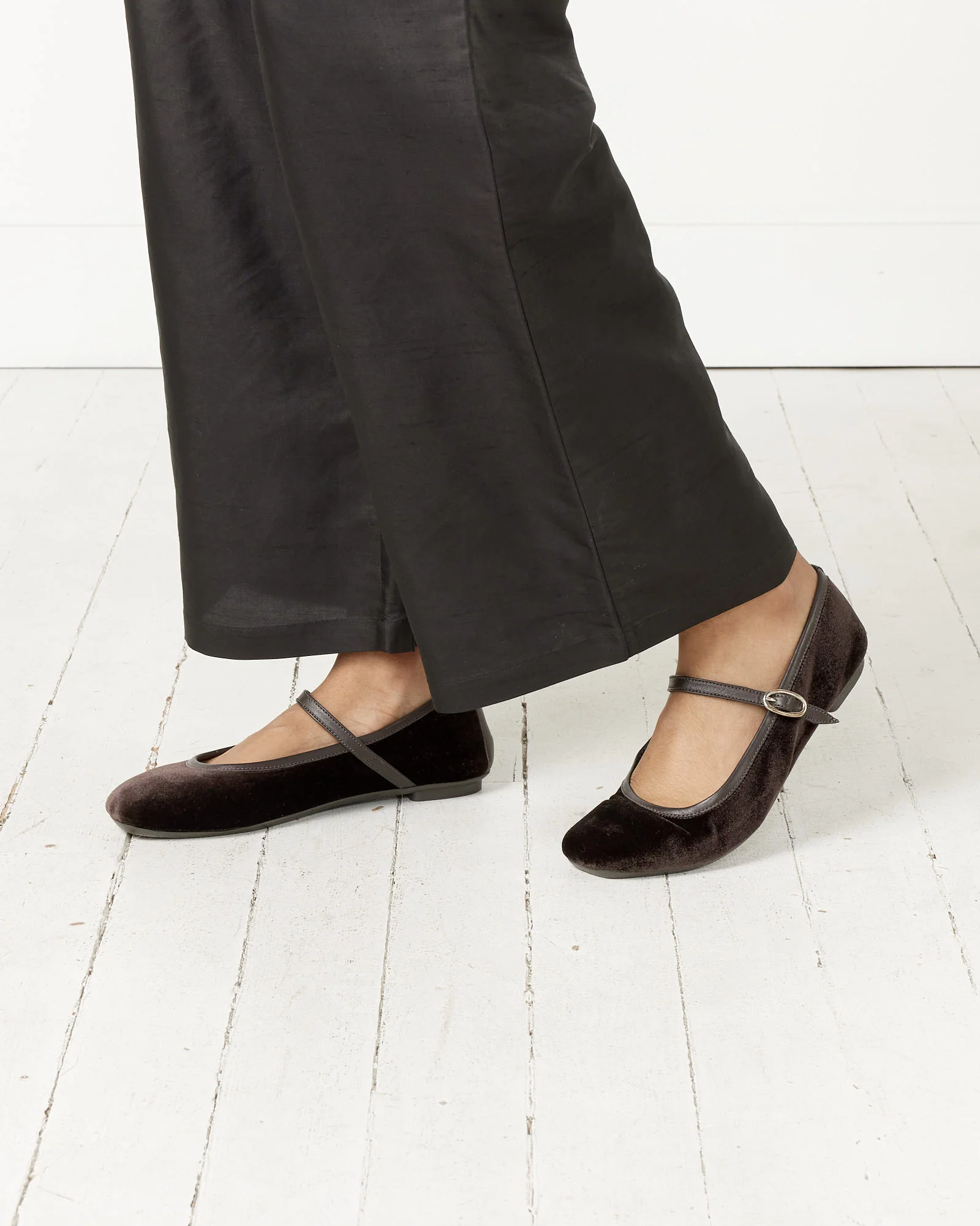 Hai x Requins Honree Velvet Shoe - Image 2