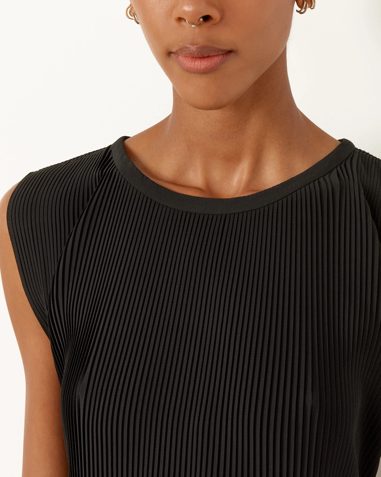 Pull Plisse Dress in Black - Image 7