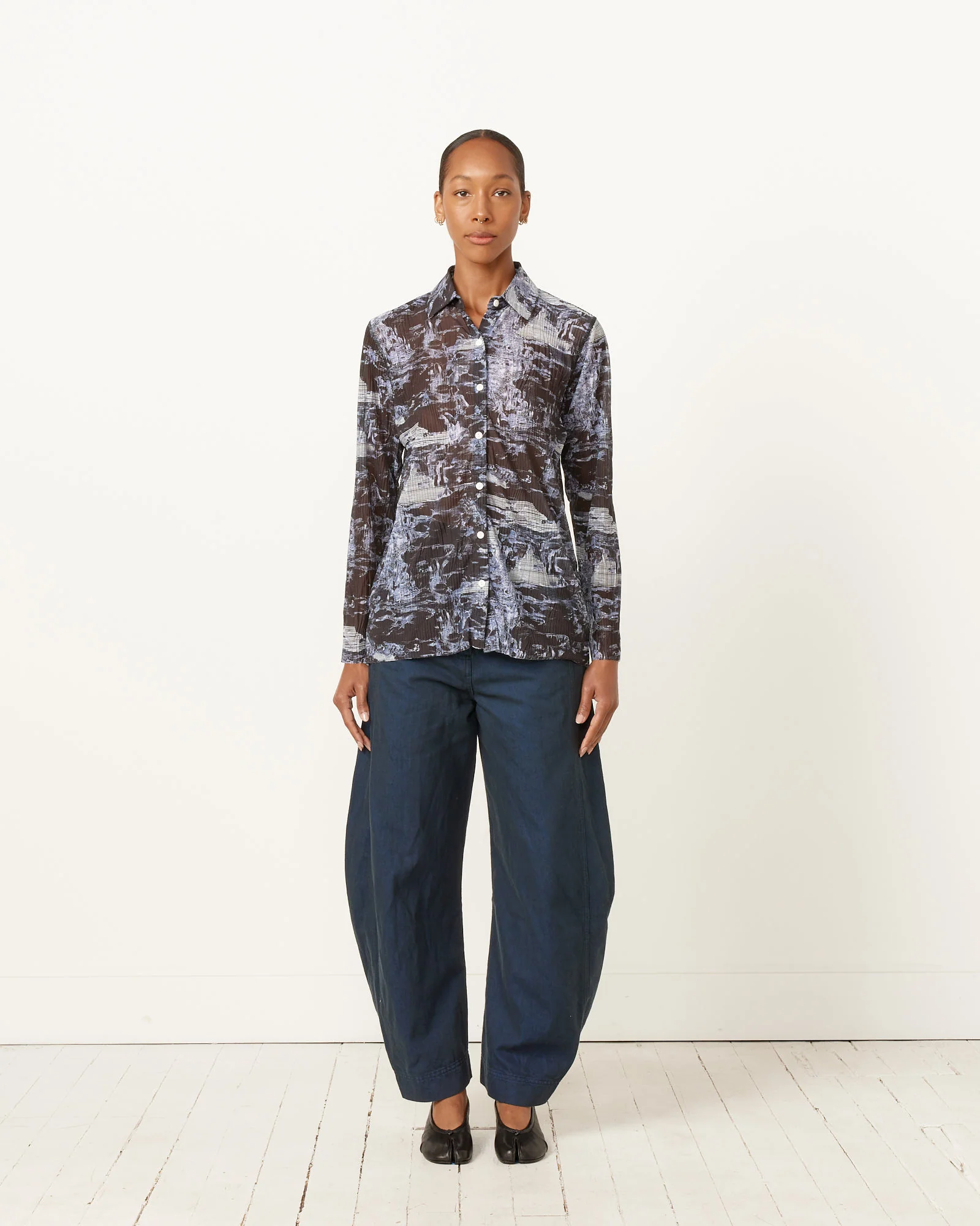 Short Mesh Plisse Shirt in The Riddle Black - Image 2