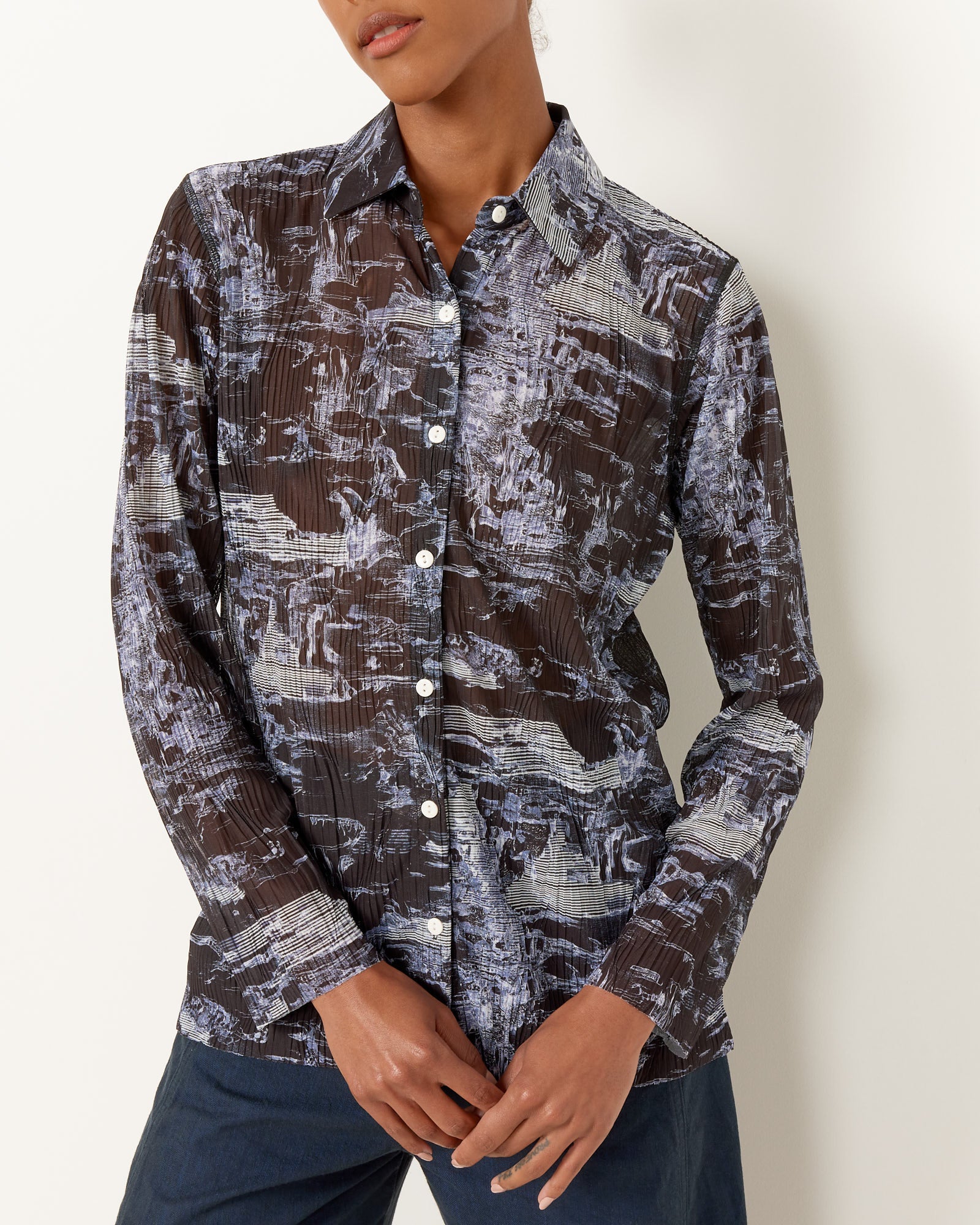 Short Mesh Plisse Shirt in The Riddle Black - Image 4