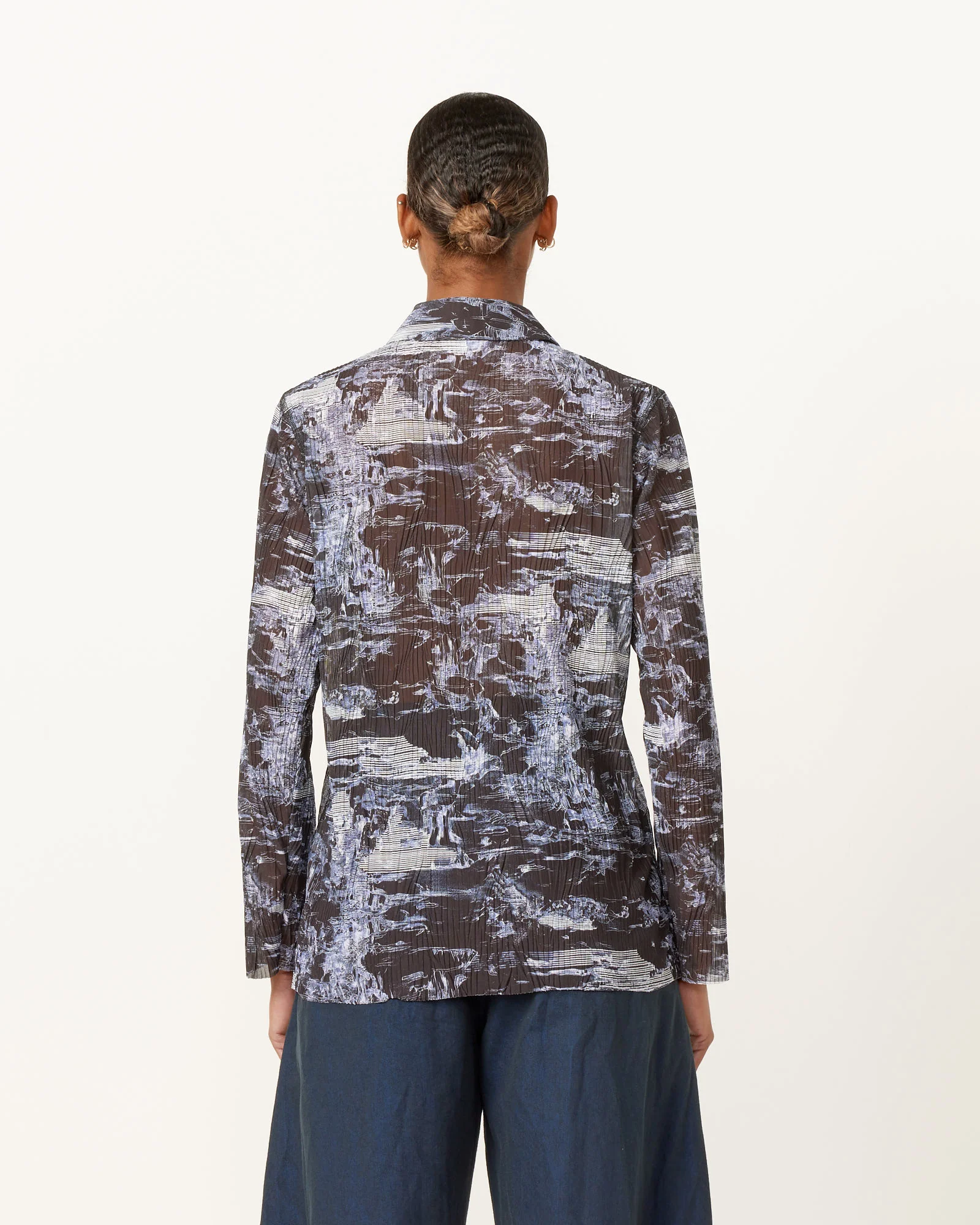 Short Mesh Plisse Shirt in The Riddle Black - Image 5
