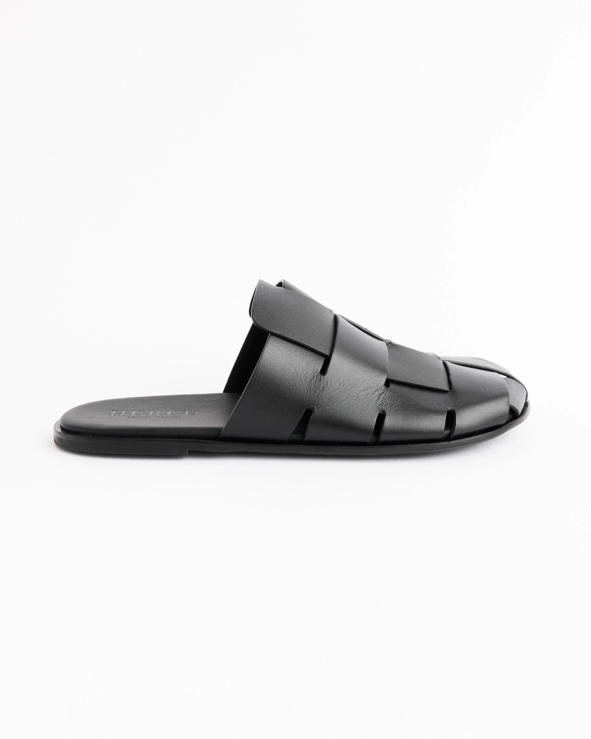 Dira Slim in Black