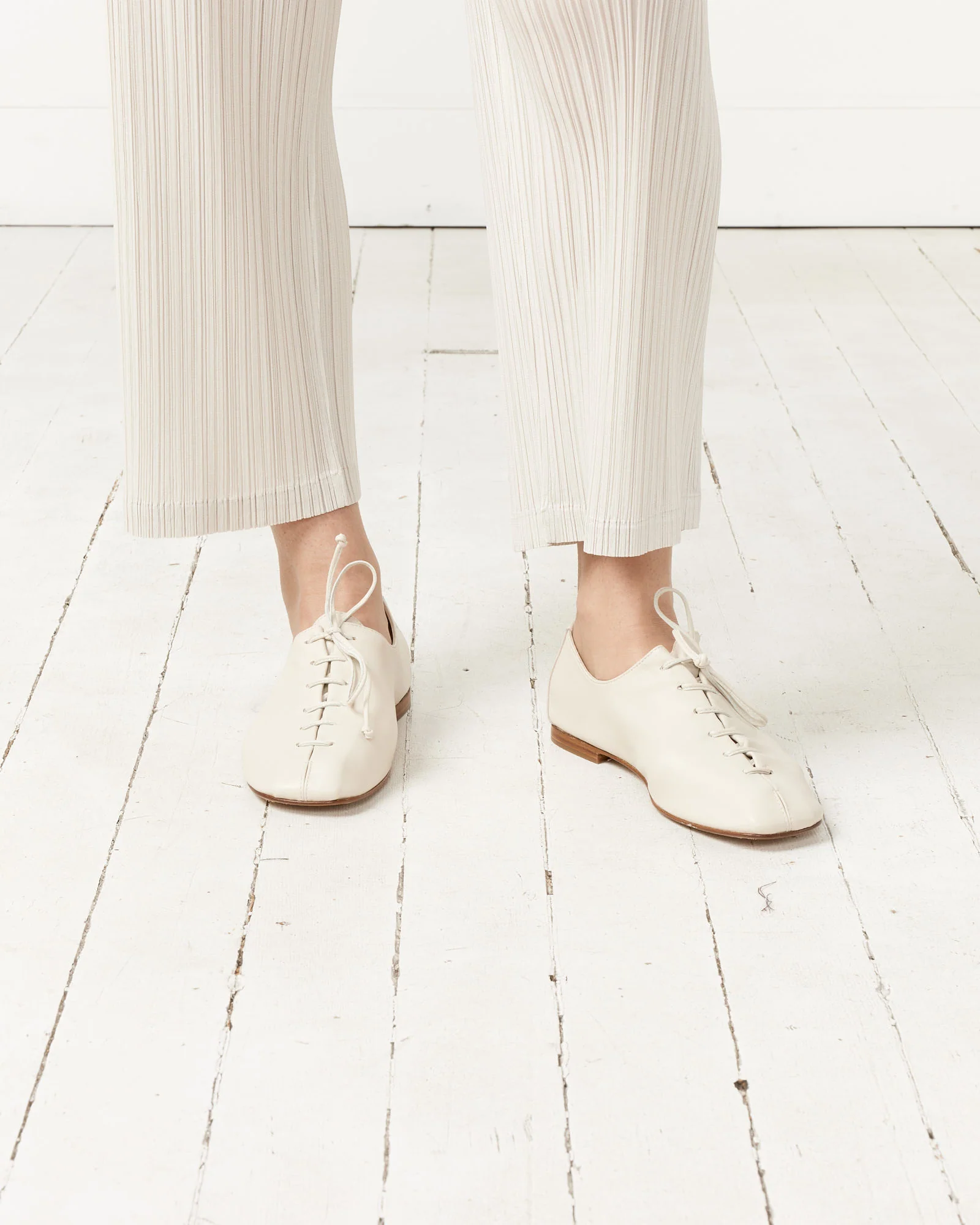 Plegada Deconstructed Lace-up Shoe in Cream - Image 2