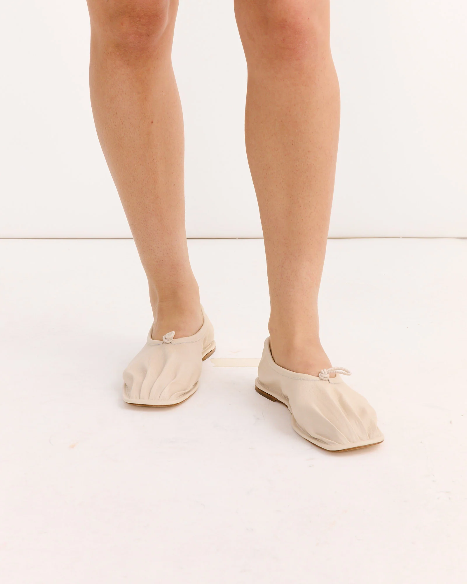 Puntera Supple Shiny Flat in Cream - Image 2