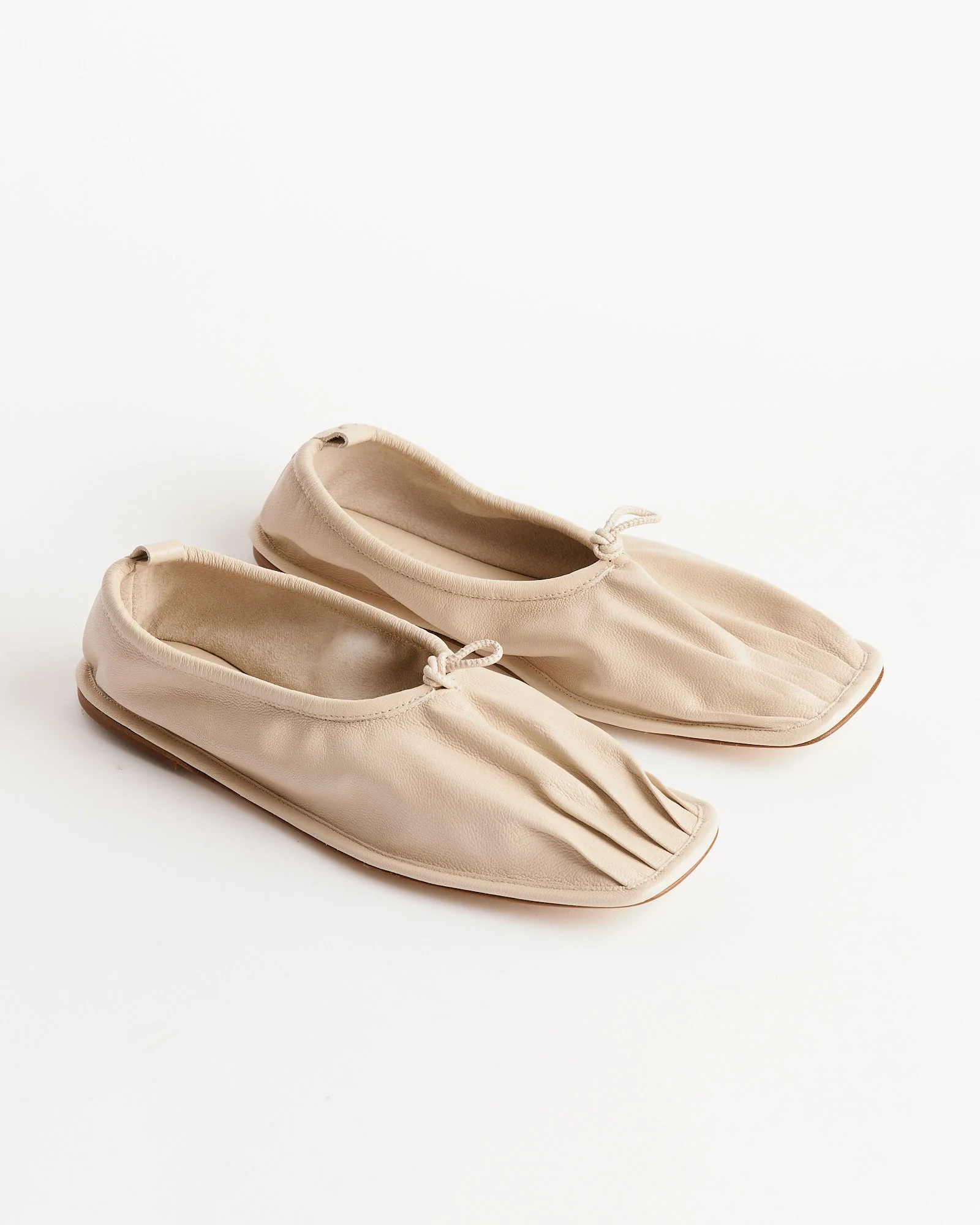 Puntera Supple Shiny Flat in Cream - Image 3