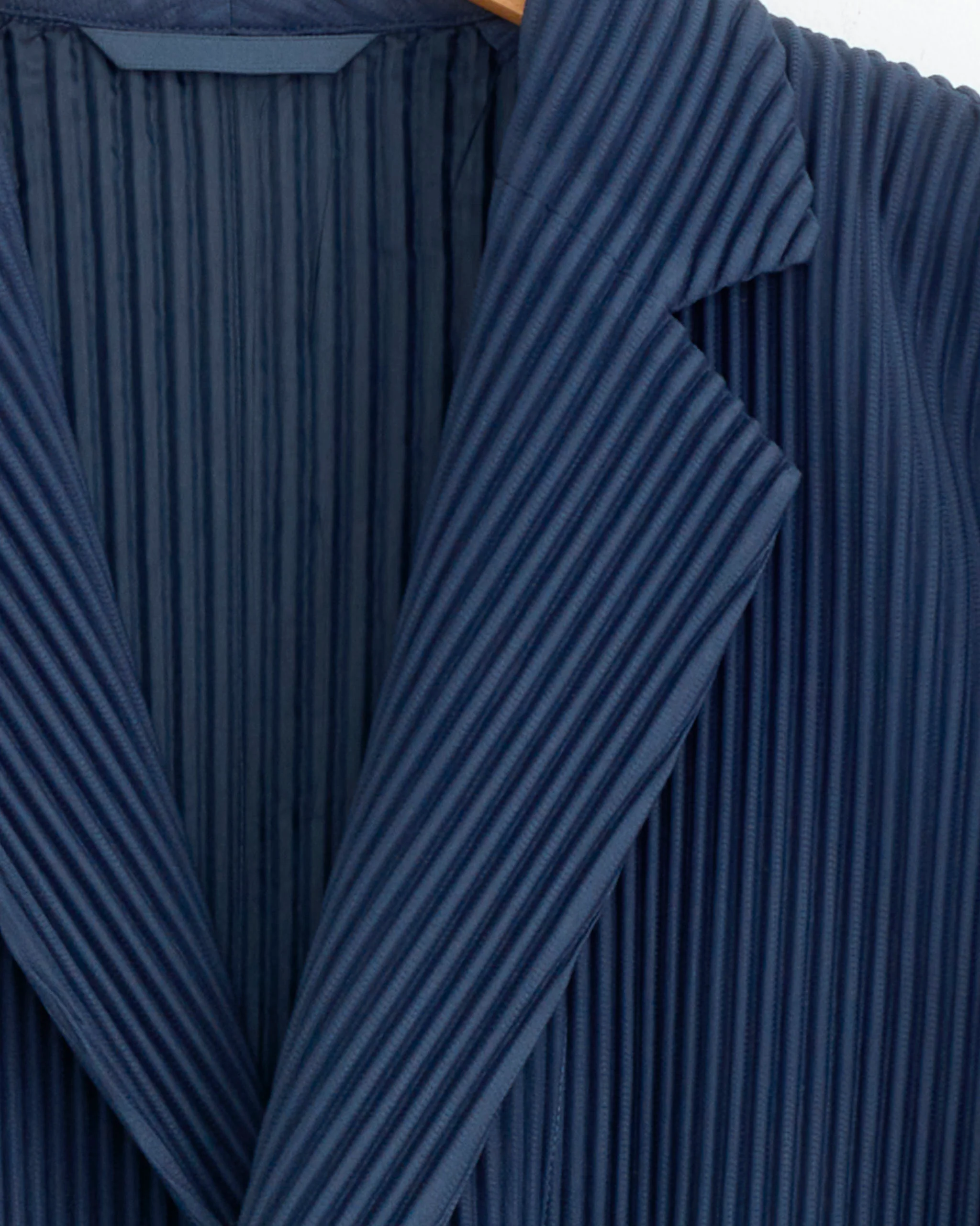 Tailored Pleats 1 Blazer in Manarola Boat Navy - Image 2