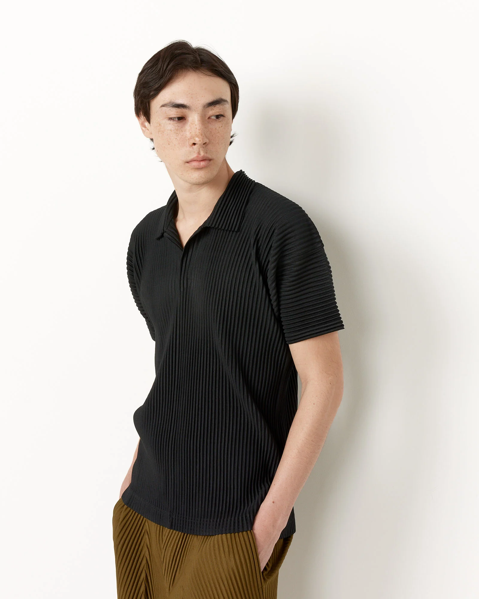 Basics Polo in Black - Image 4