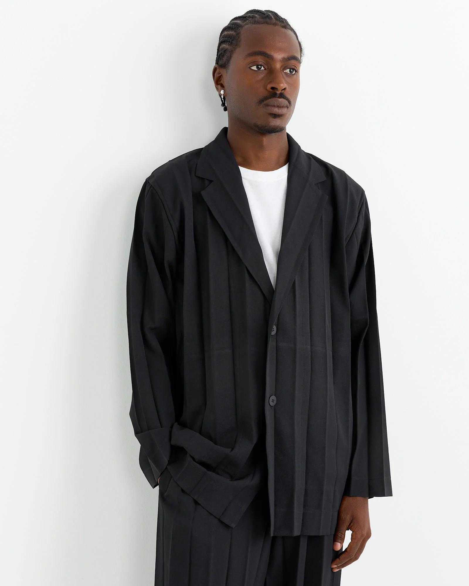 Edge Ensemble Jacket in Black - Image 3