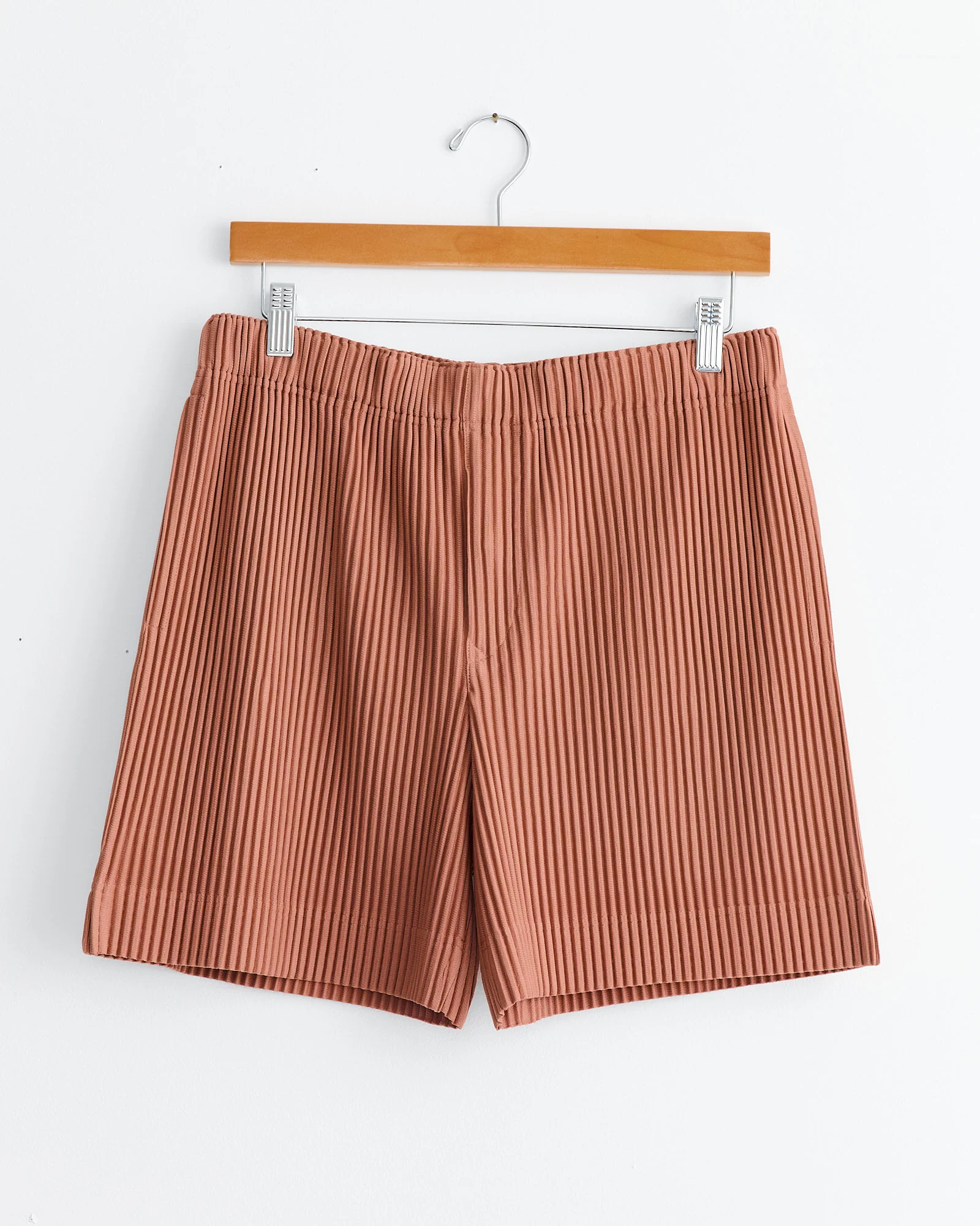 July Short in Vanadinite Red