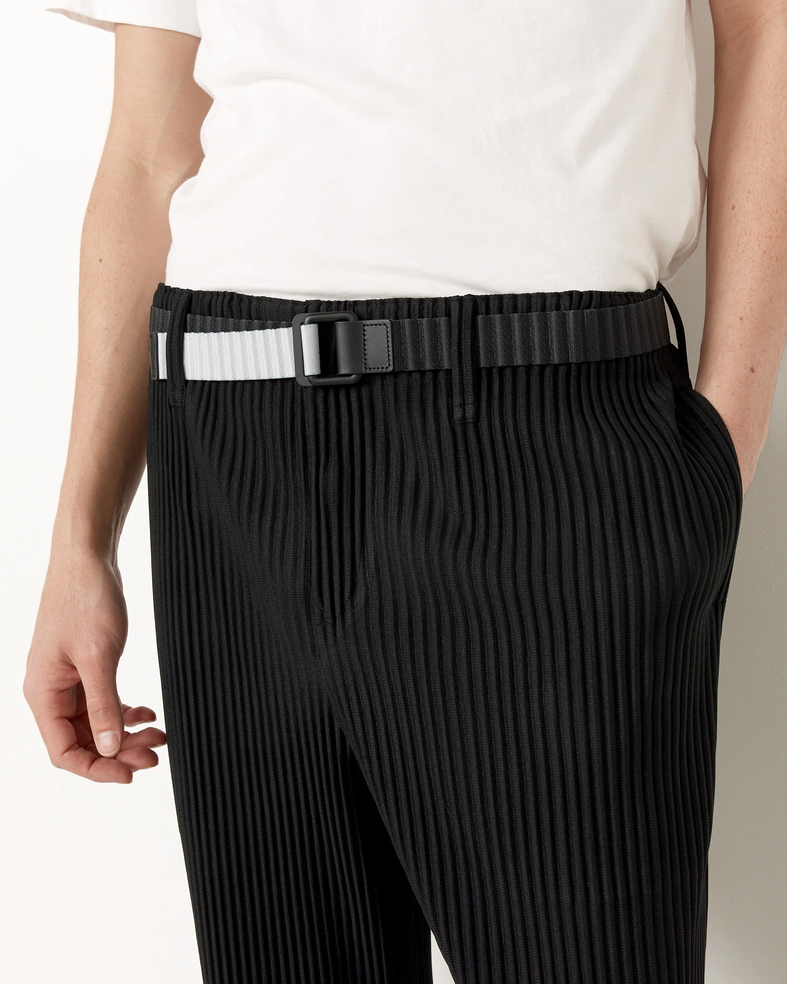 Pleat Belt in Charcoal/Light Grey - Image 4