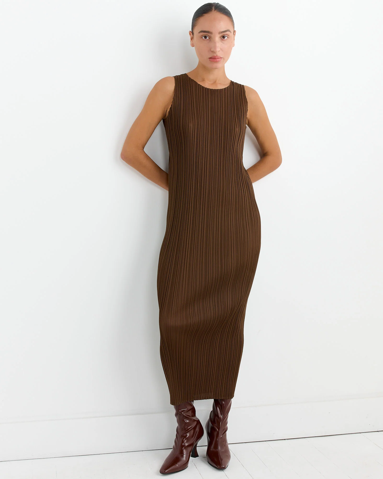 NC Basics 4 Dress in Brown - Image 2