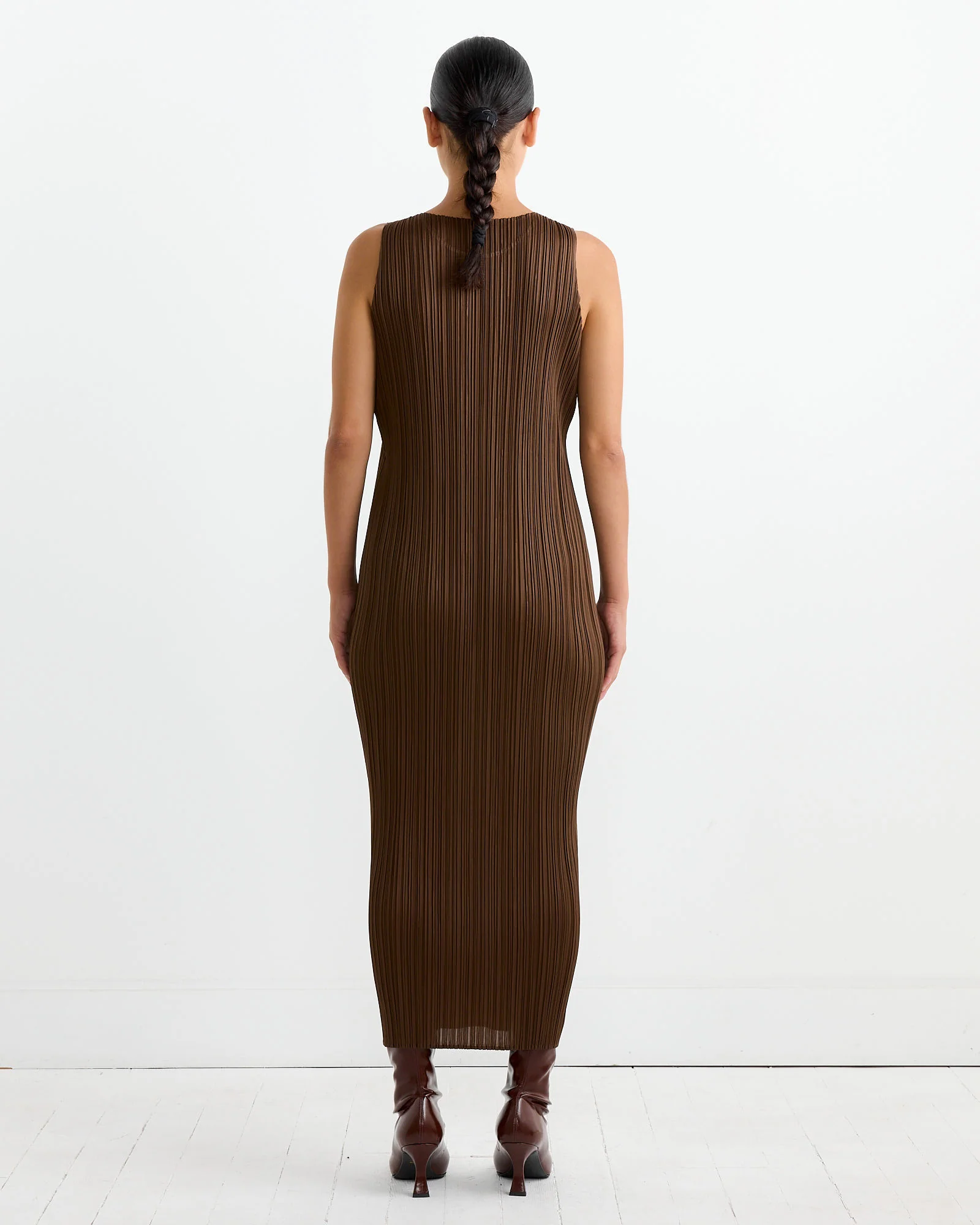 NC Basics 4 Dress in Brown - Image 4