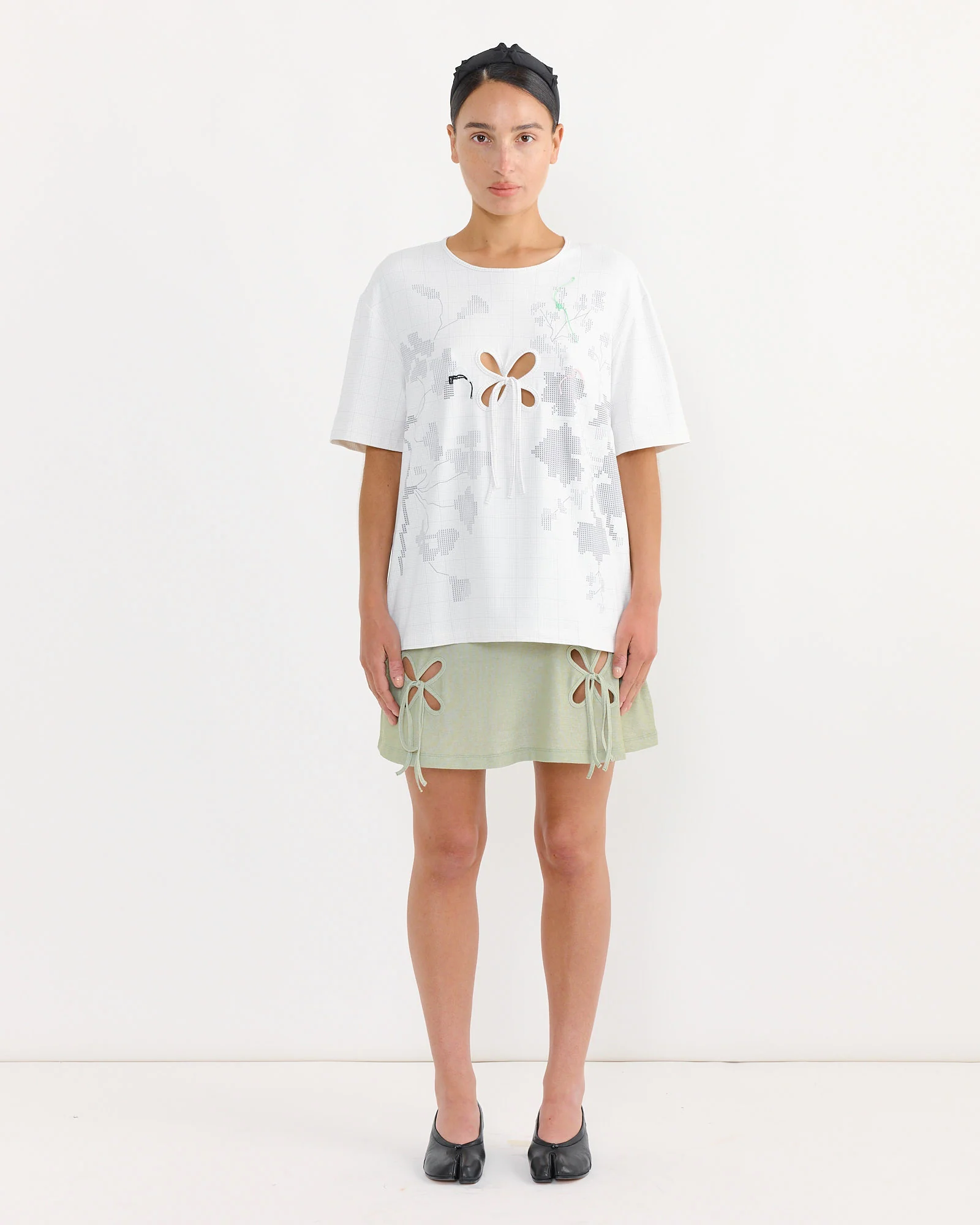 Embroidery Scheme Petal T-Shirt in Black/White - Image 3