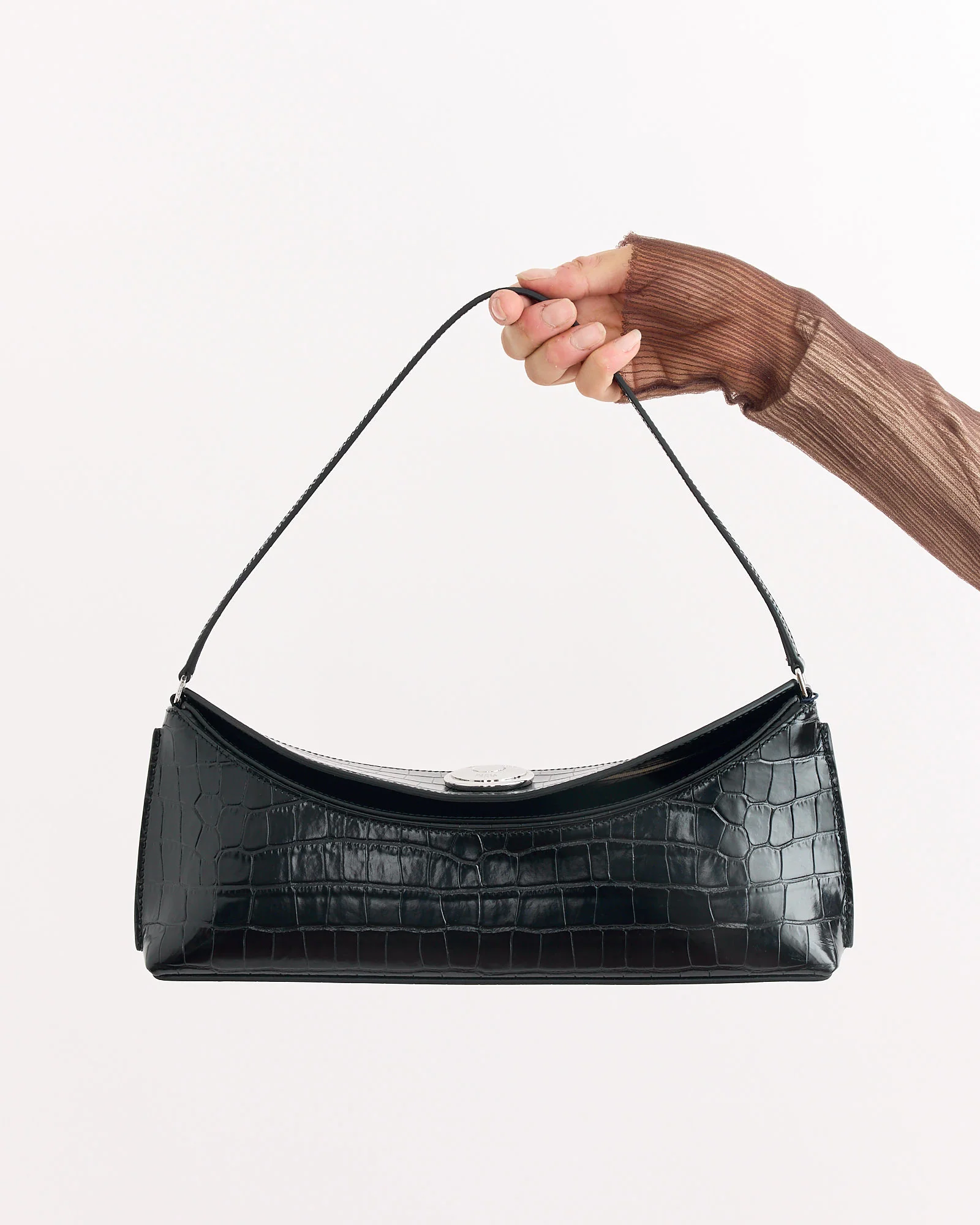 La Pochette Ovalo Bag in Black