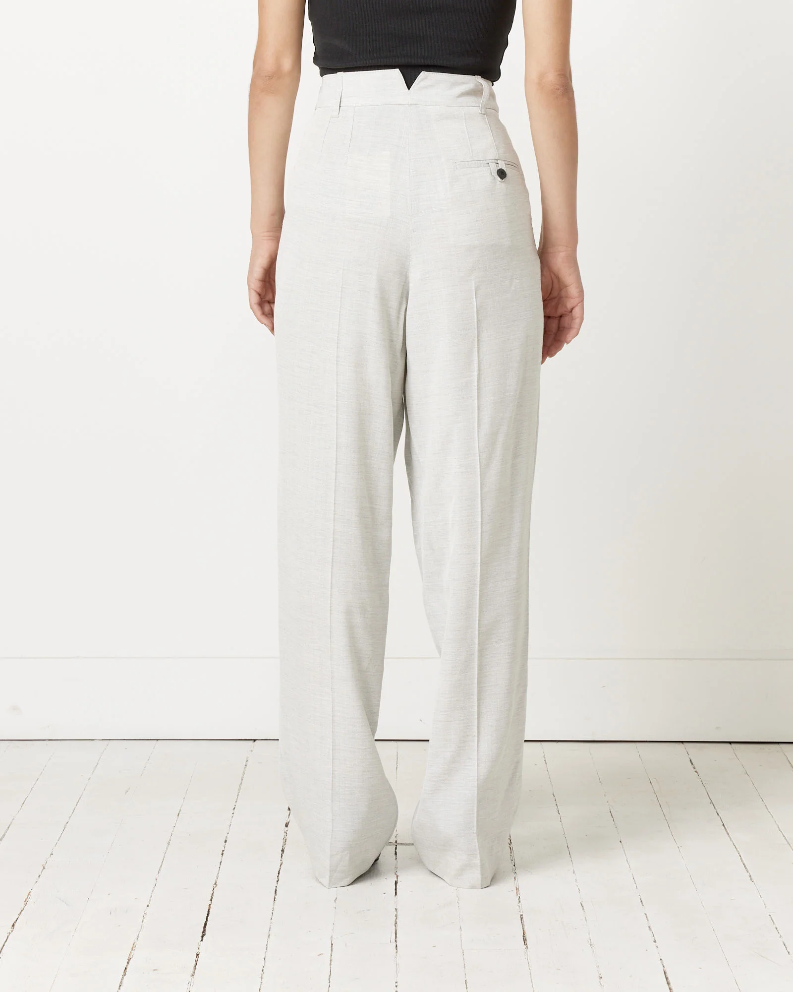 Le Pantalon Titolo Trouser in Light Grey - Image 3