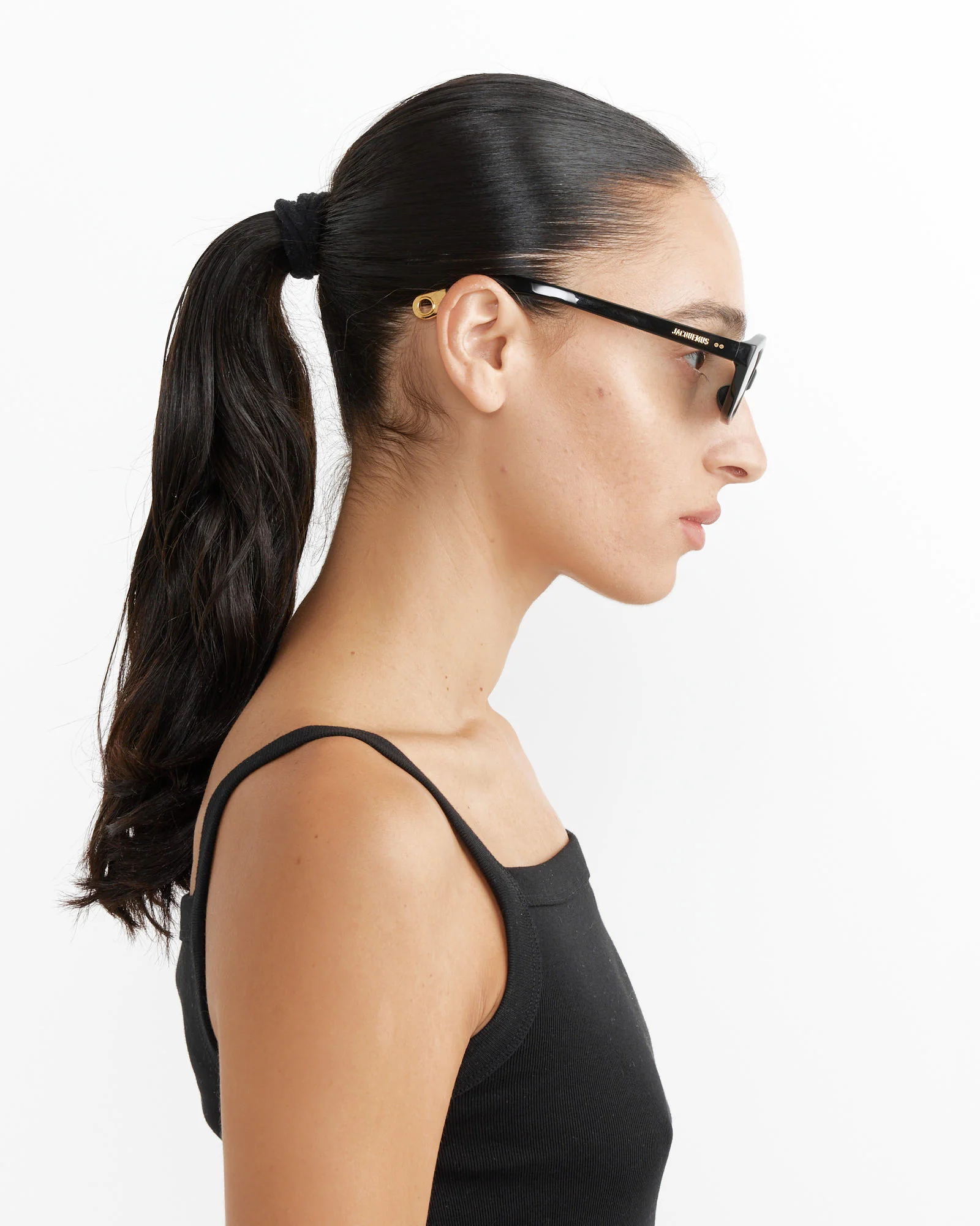 Les Lunettes Bambino Sunglasses in Black - Image 4
