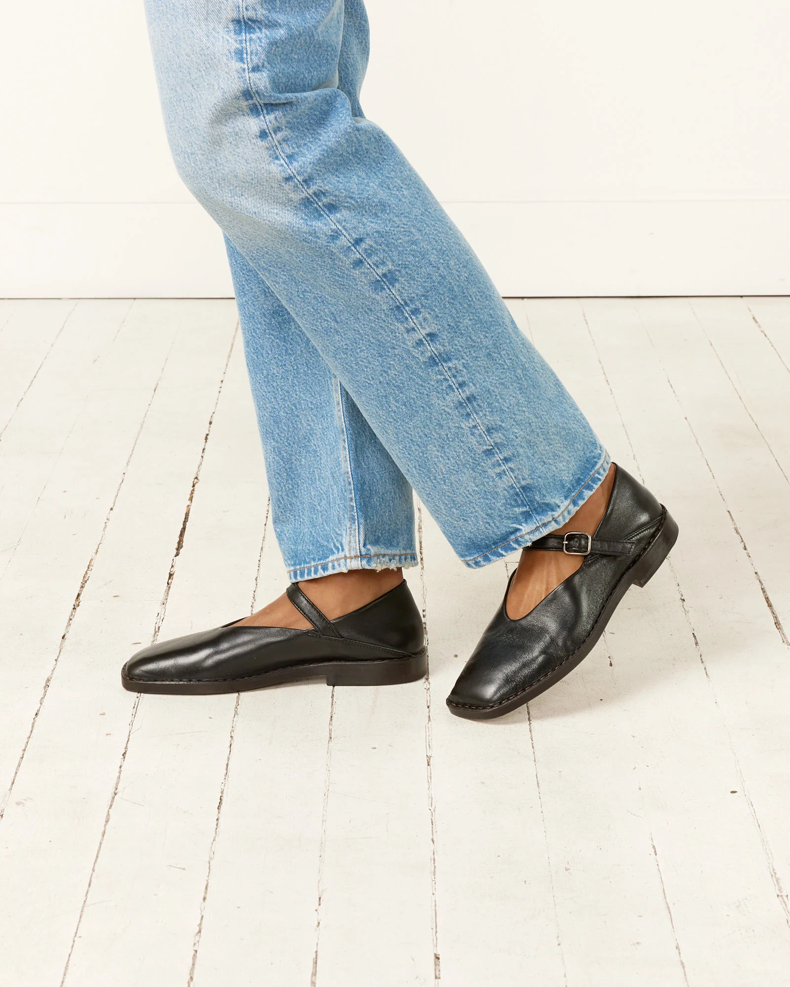 Ballerina Shoe in Black - Image 4
