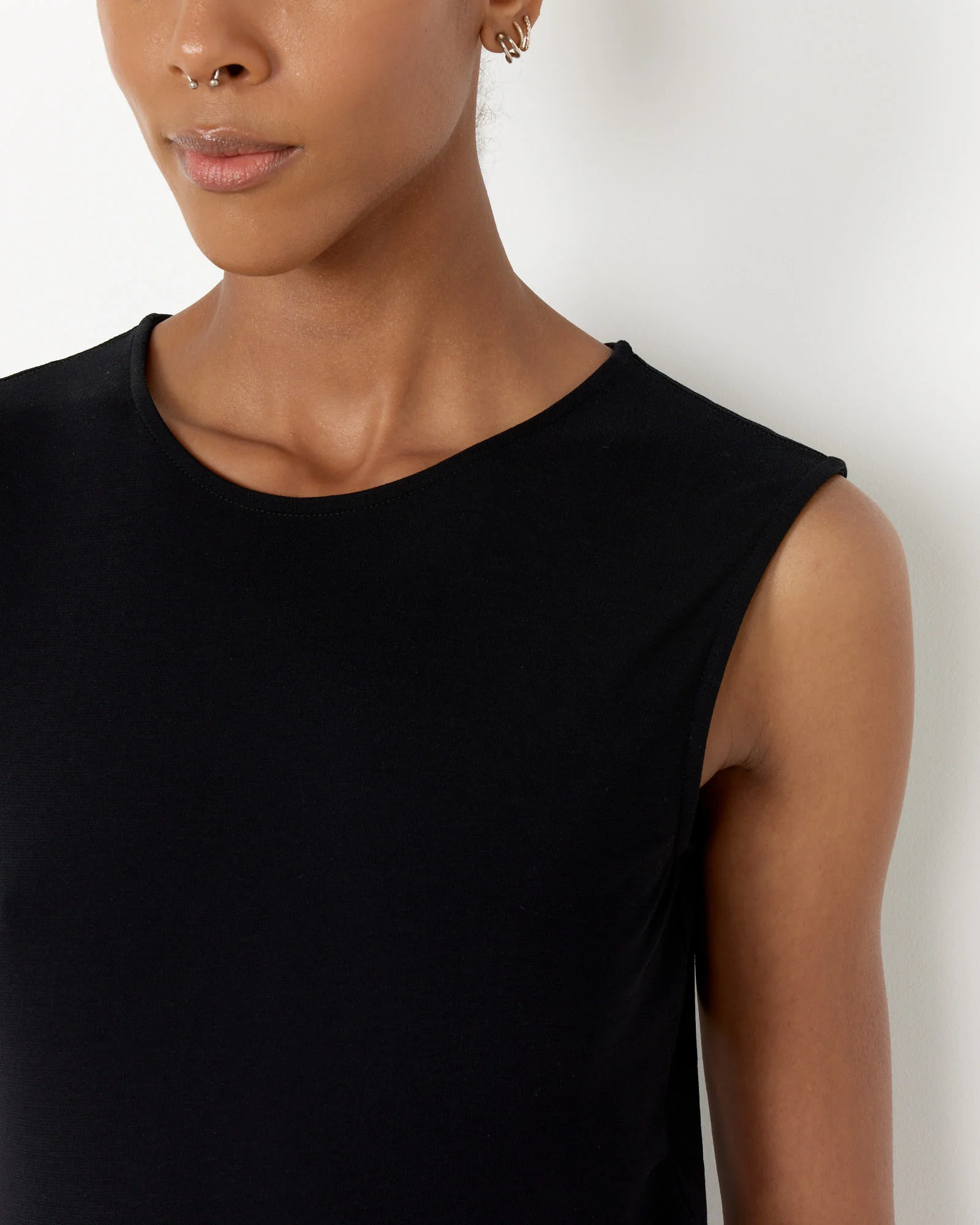 Fitted Twisted Dress in Black - Image 4