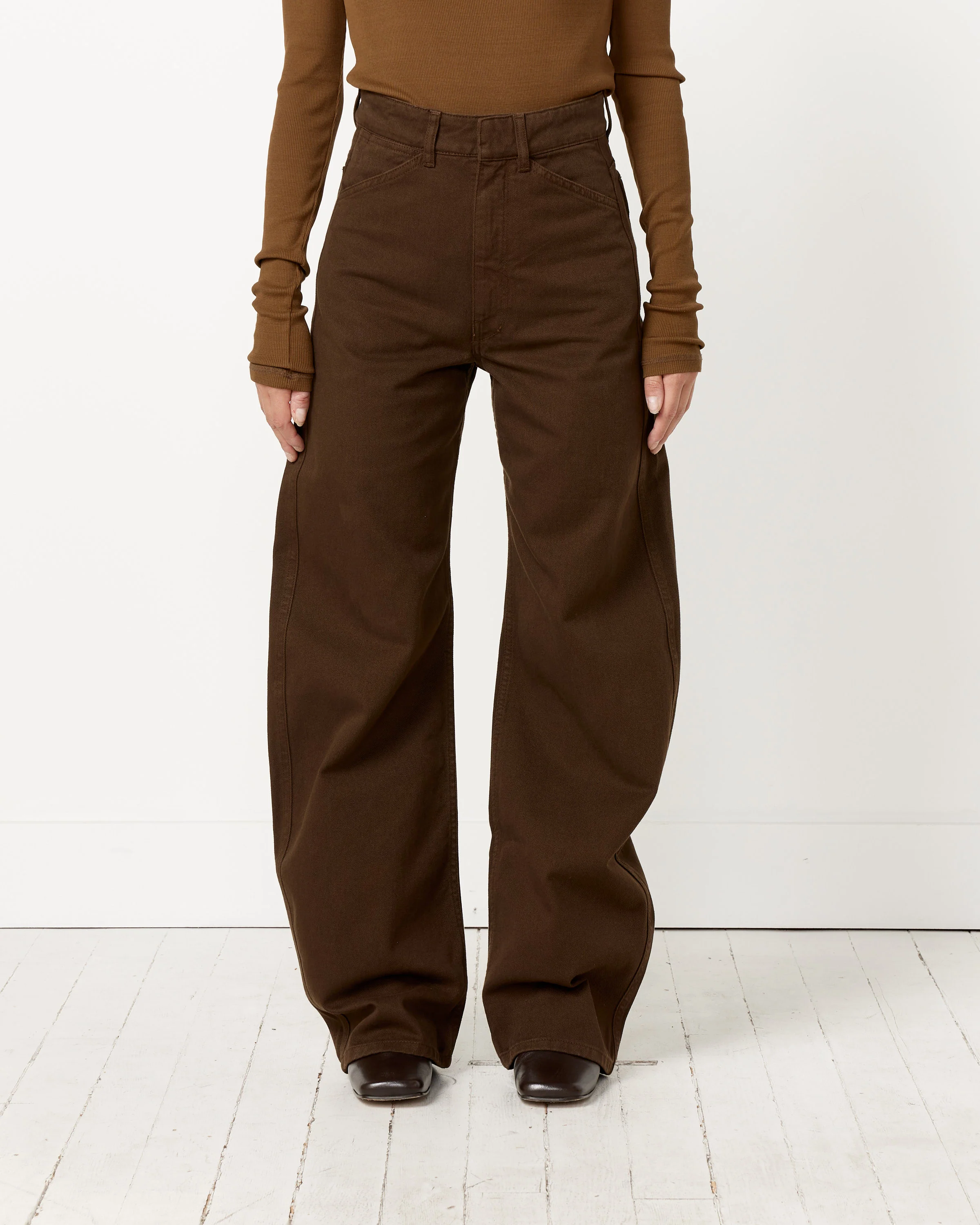 High Waisted Curved Pant
