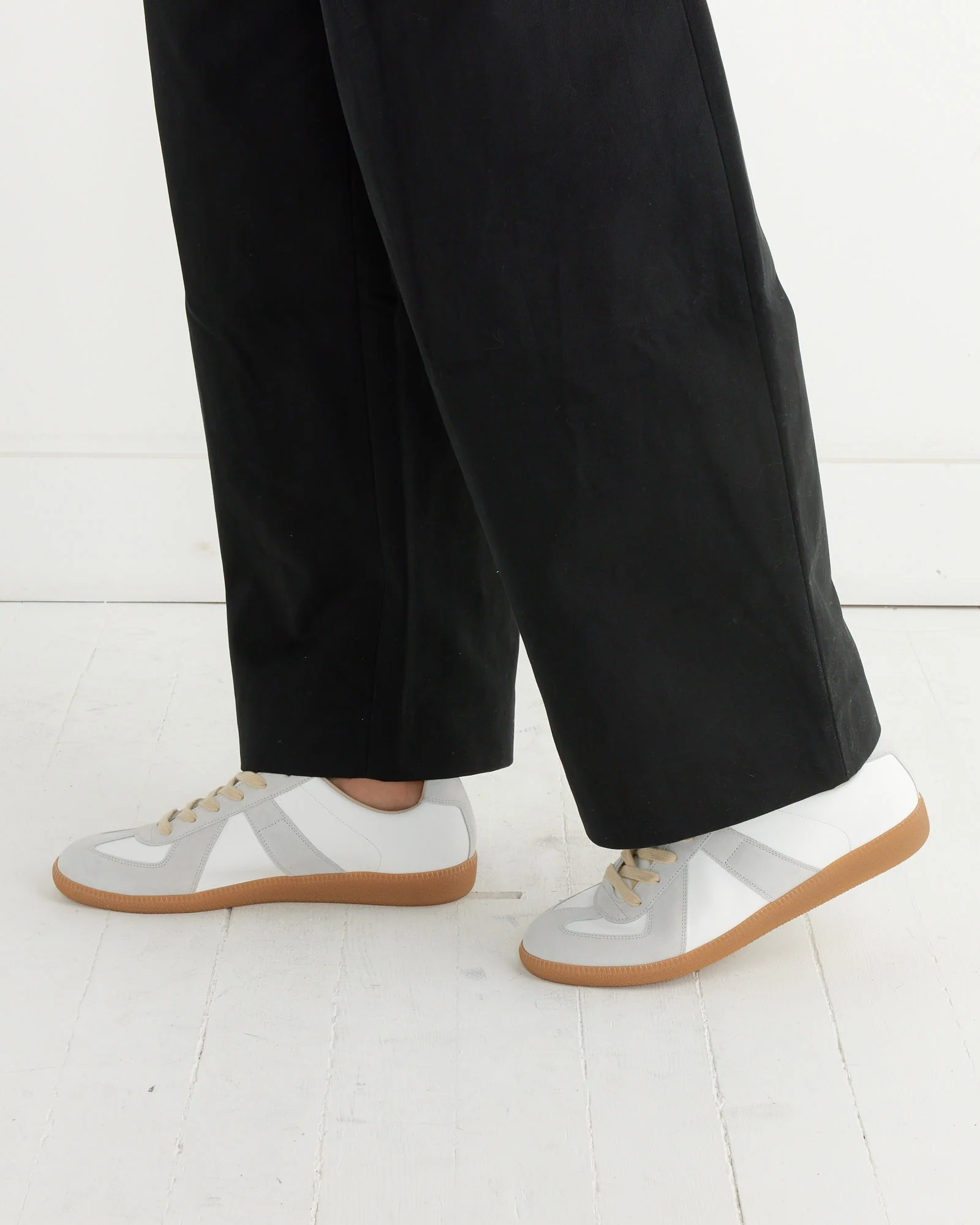 Replica Sneaker in White - Image 4