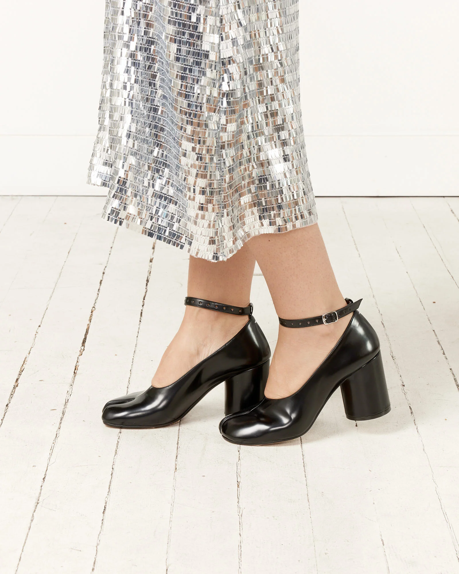 Tabi Pumps in Black - Image 4