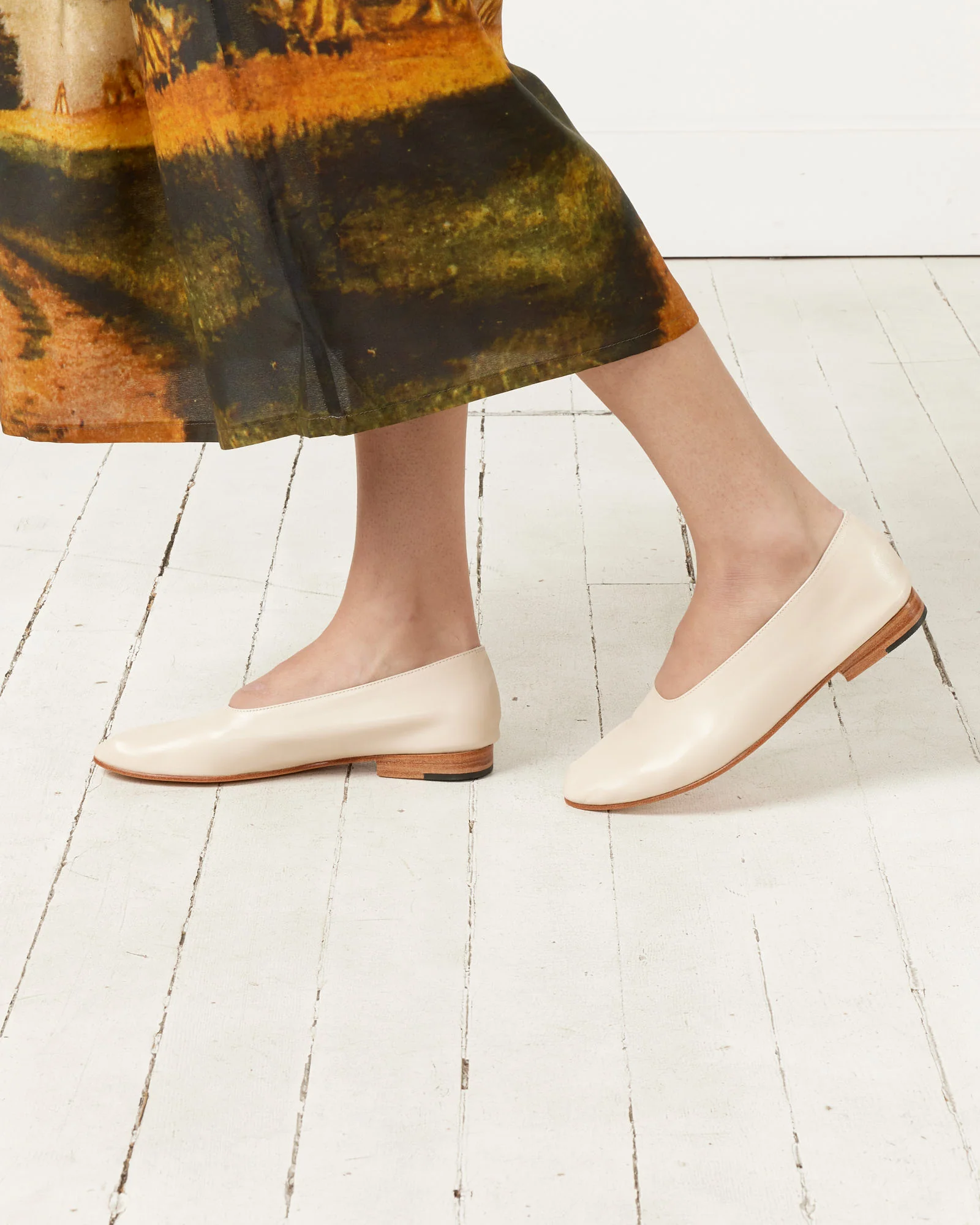 Glove Shoe in Ivory - Image 4