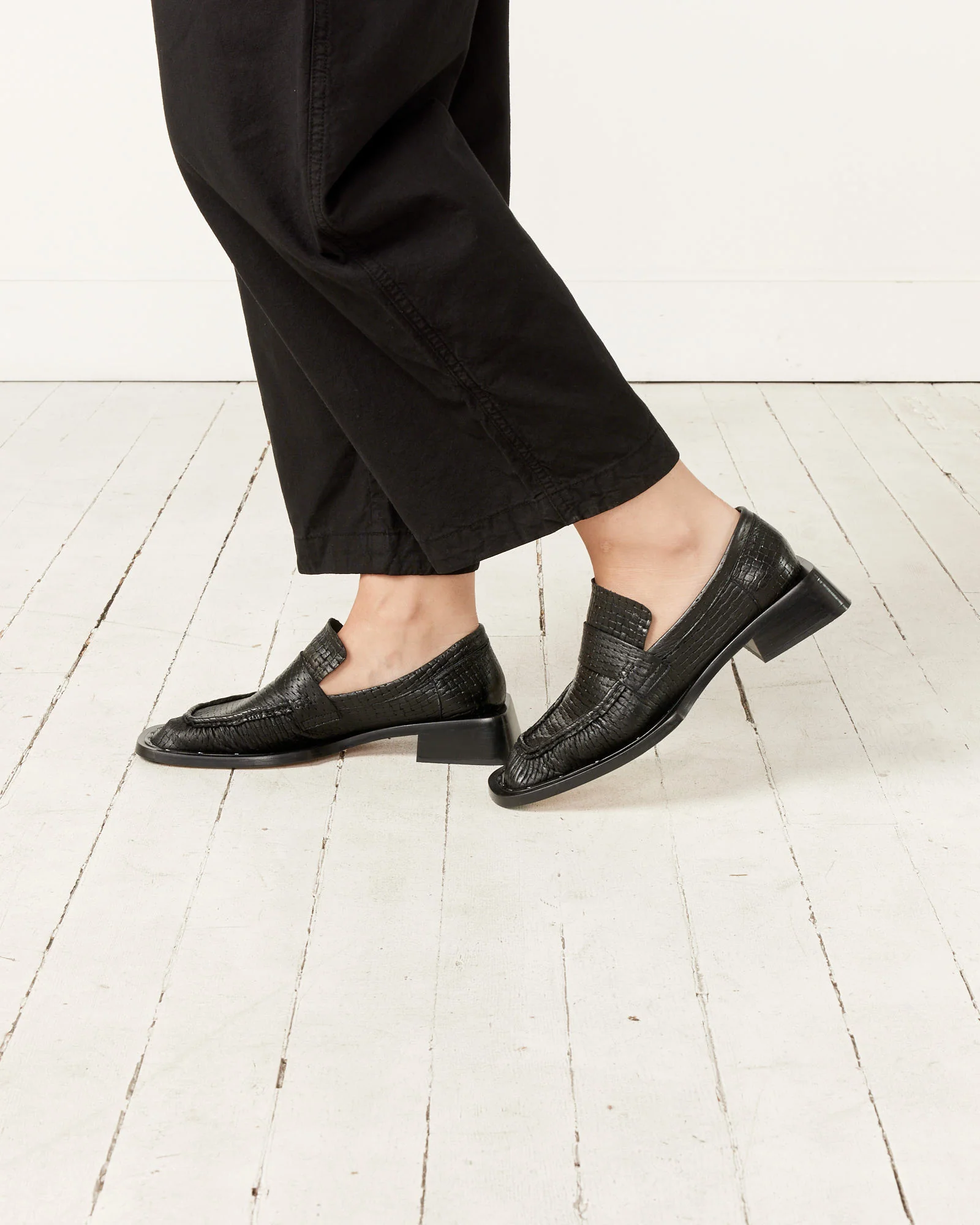 Airi Loafers in Black - Image 4