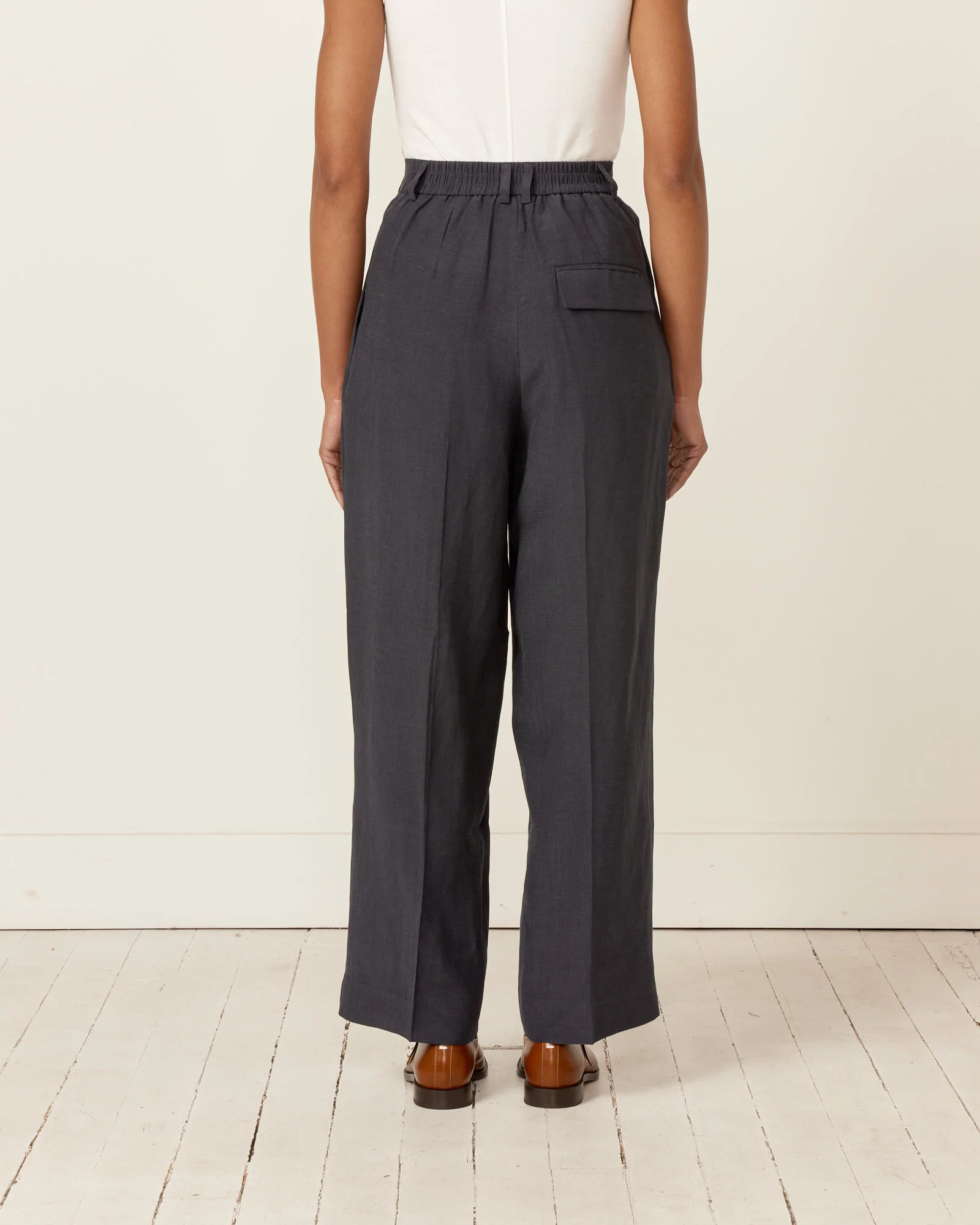 Linen Blend Wide Leg Pants in Navy - Image 5