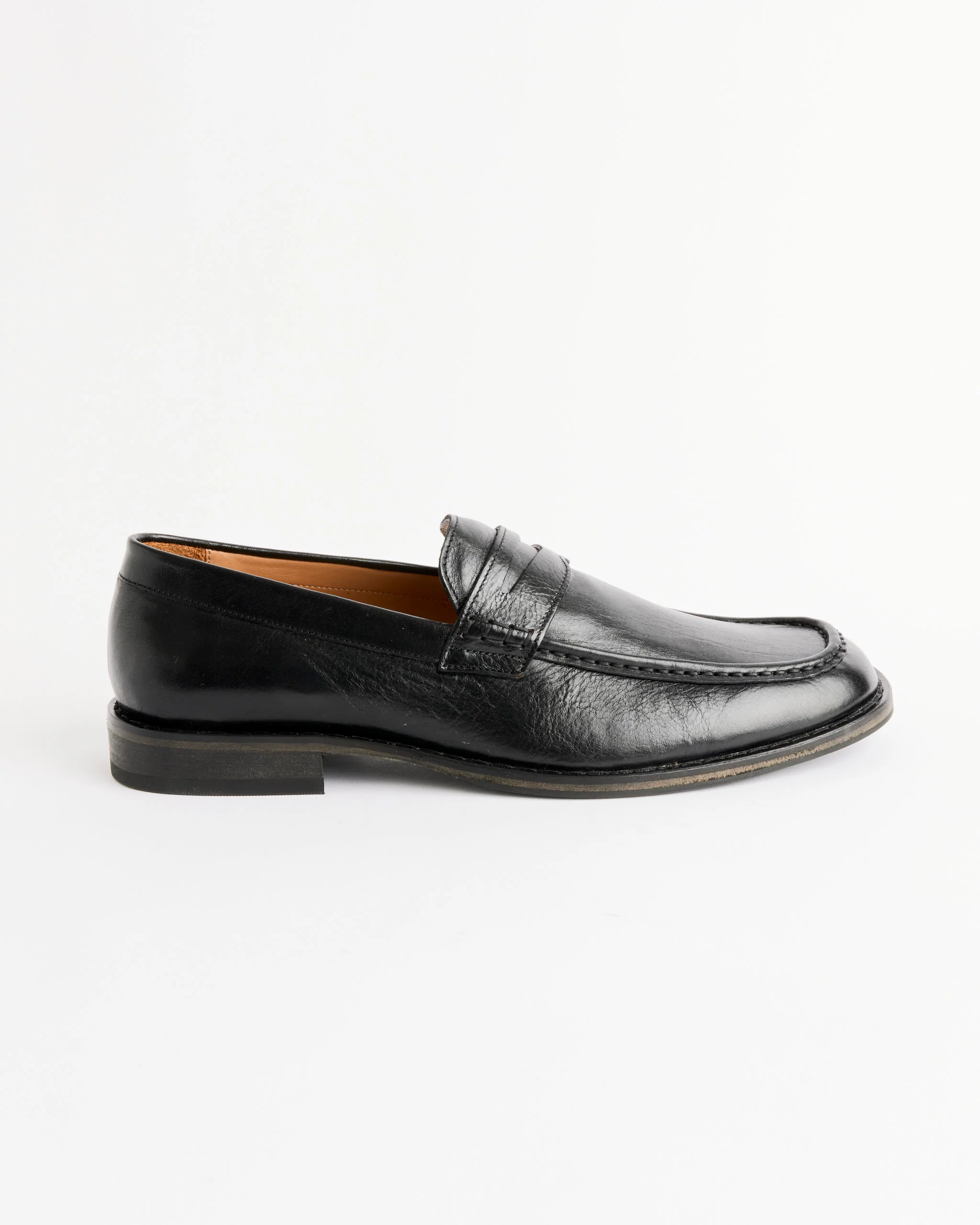Light Loafer in True Dyed Black