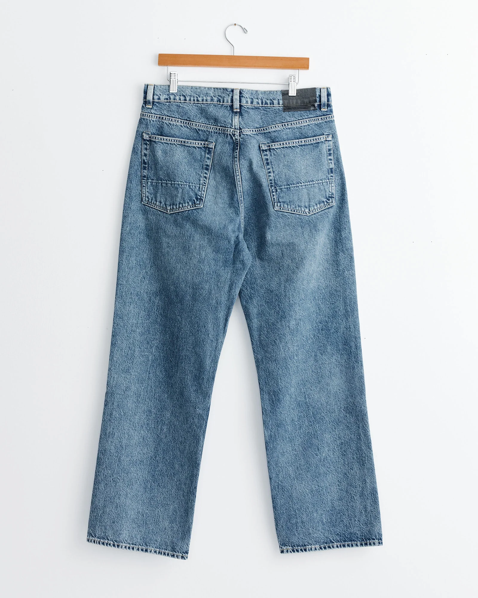 Third Cut Jean in Blue Tech Wash - Image 4