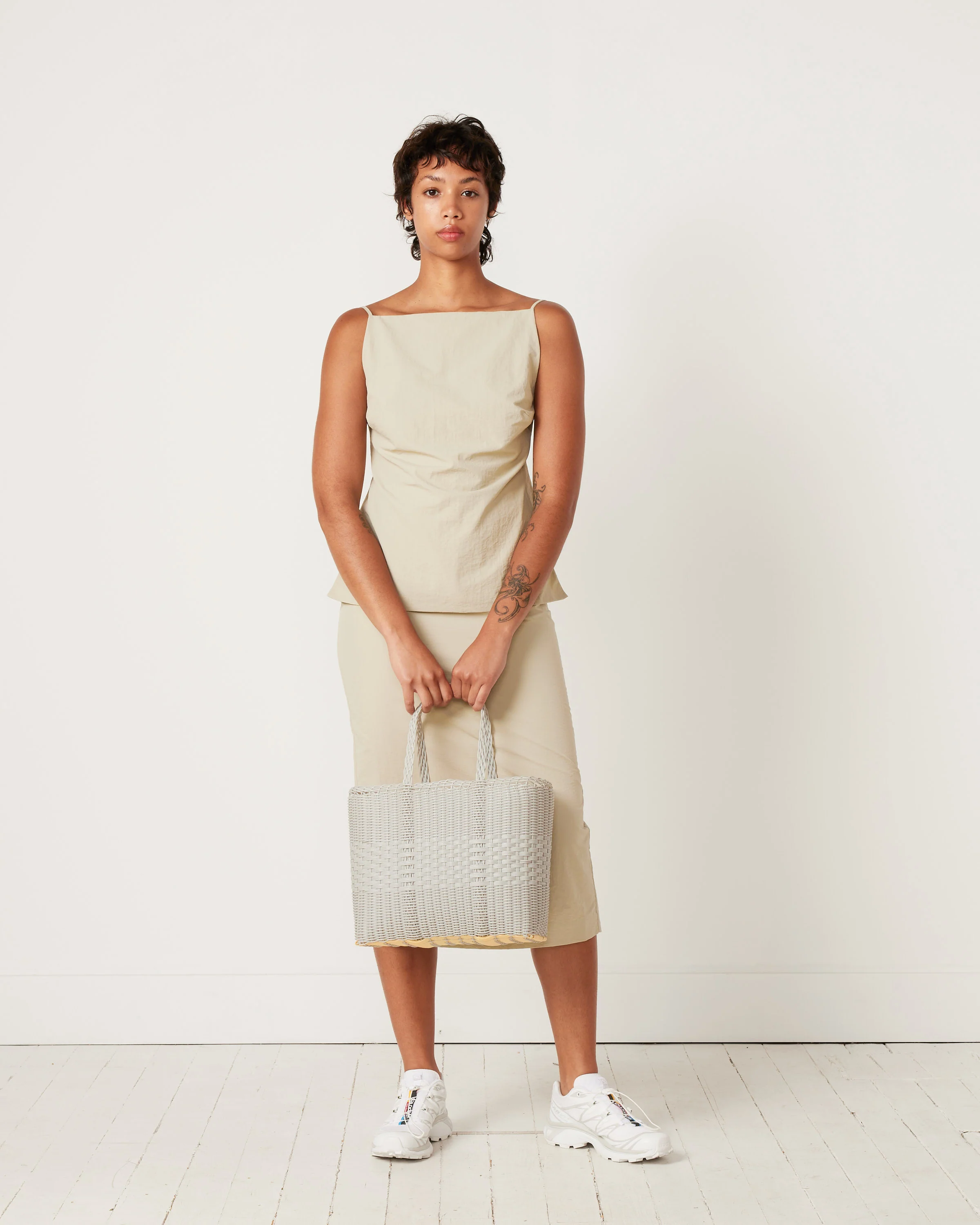 Small Lace Tote Bag in Light Grey - Image 3