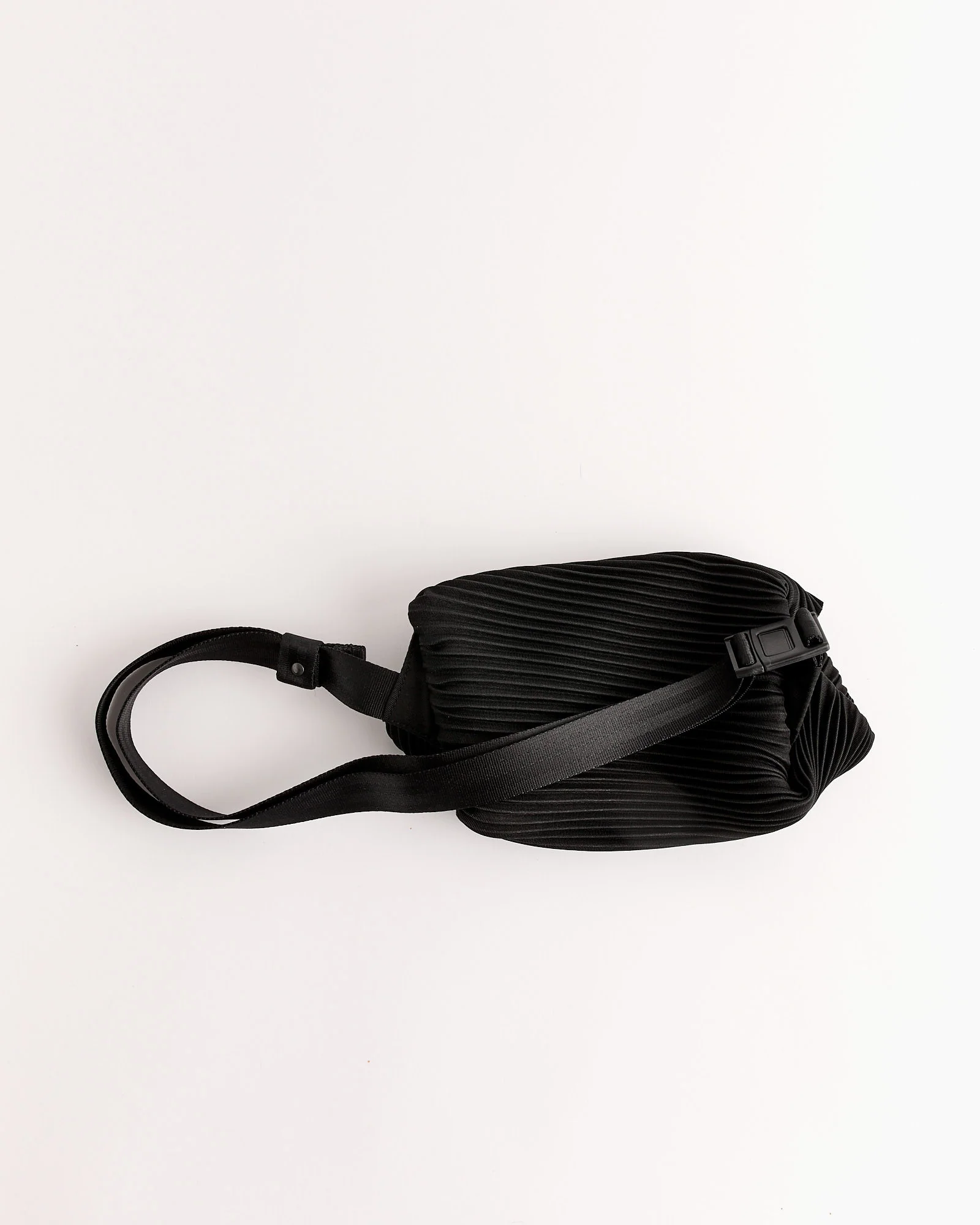 Bias Waistbag in Black - Image 3