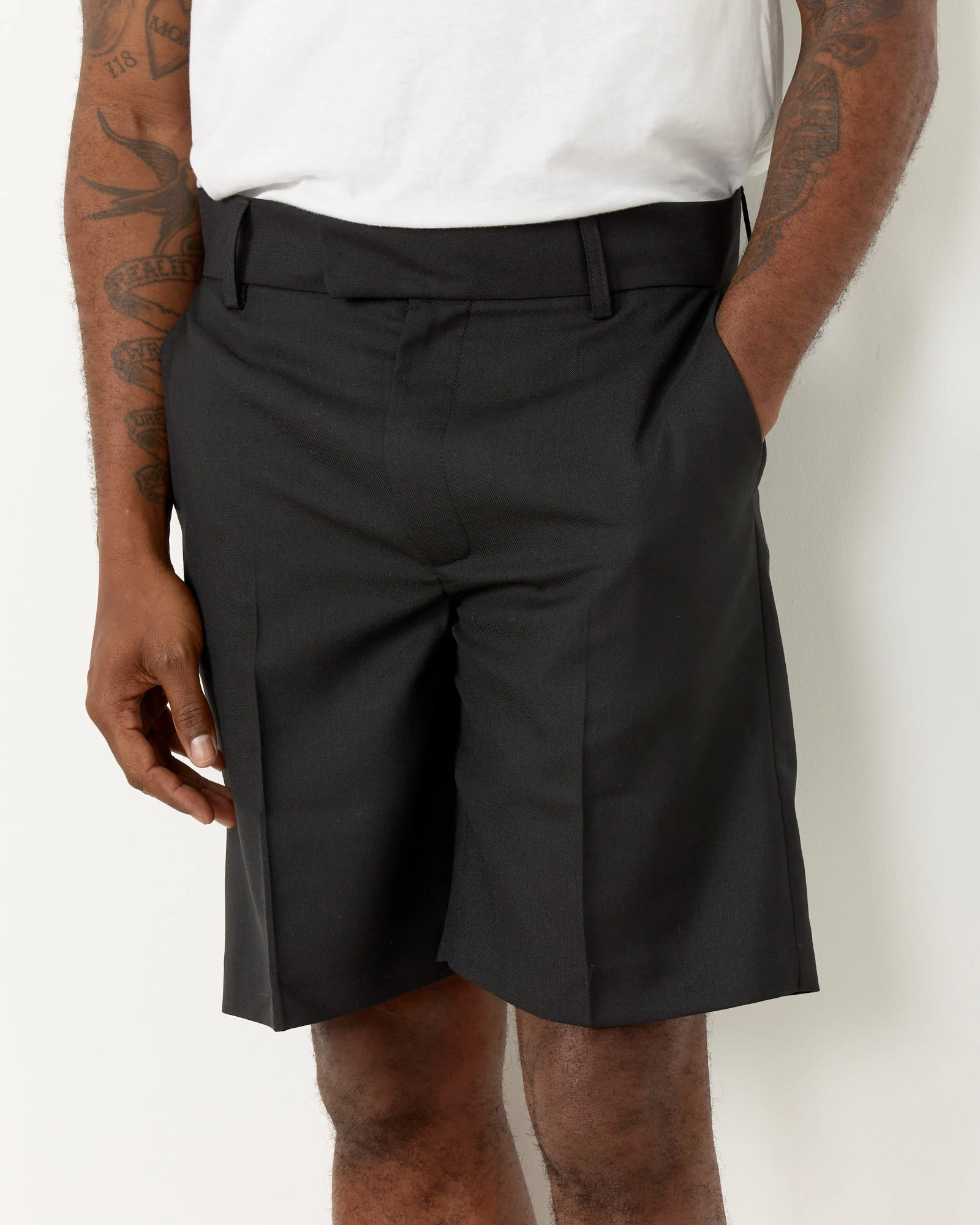 Sven Shorts in Black - Image 3