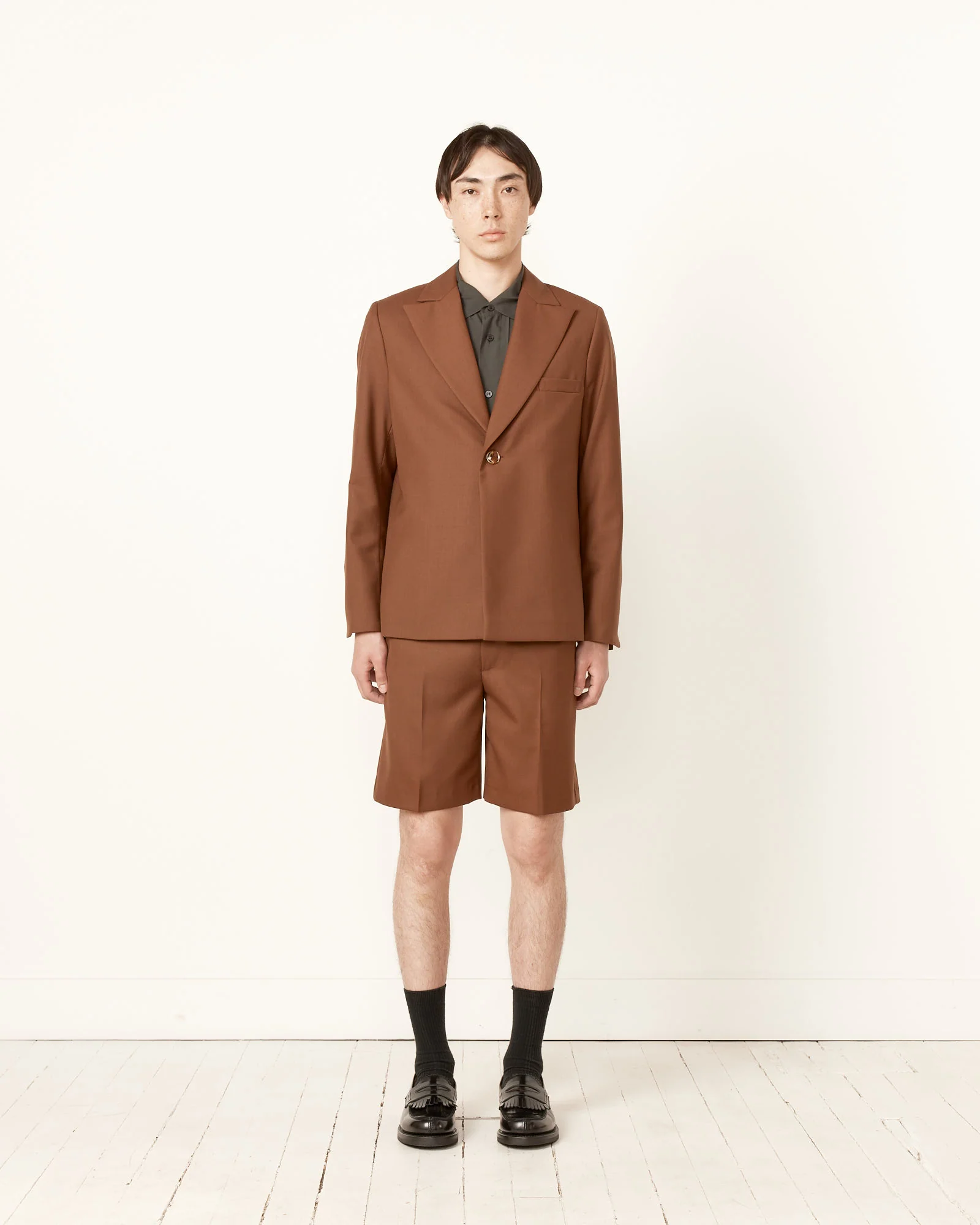 Sven Shorts in Mid Brown - Image 2