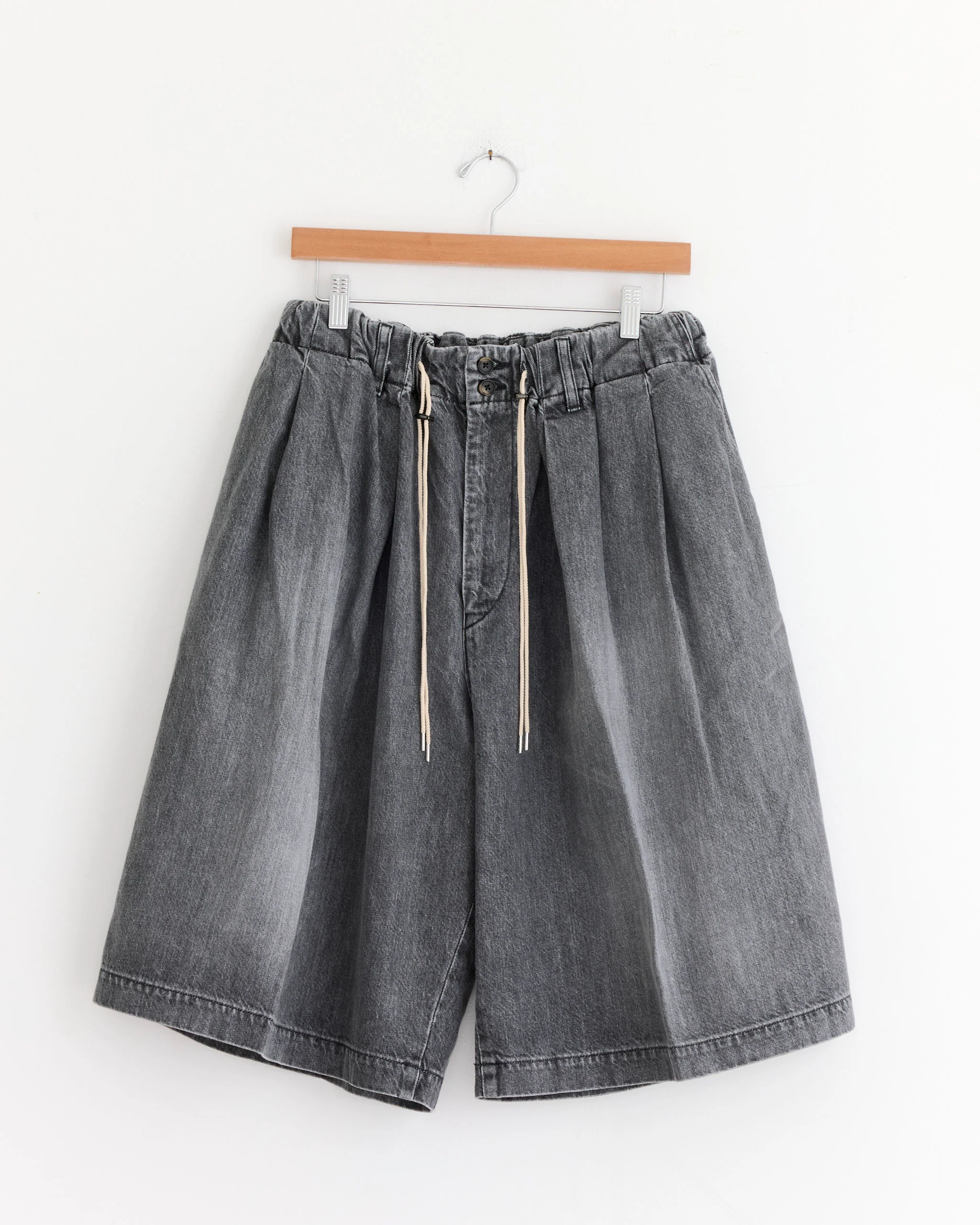 Circular Short Pant in Black Denim Bleached