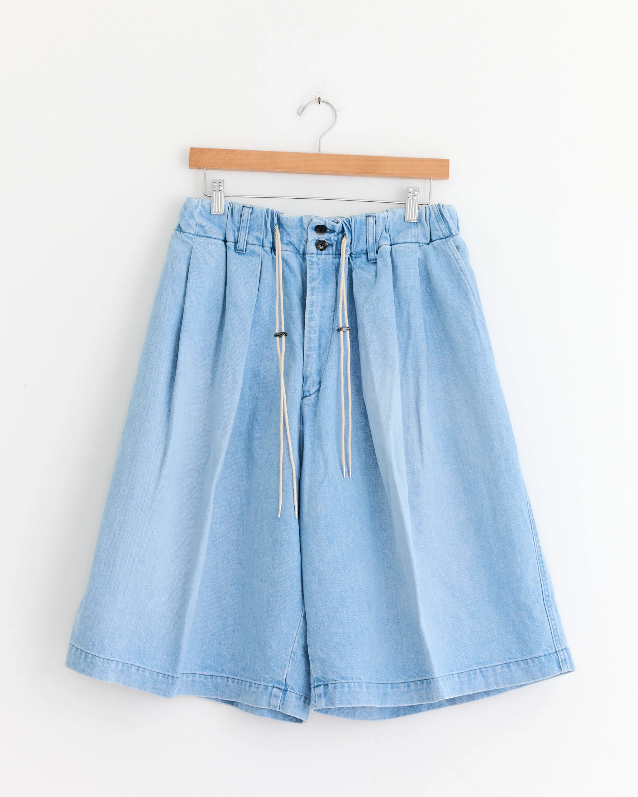 Circular Short Pant in Denim Bleached
